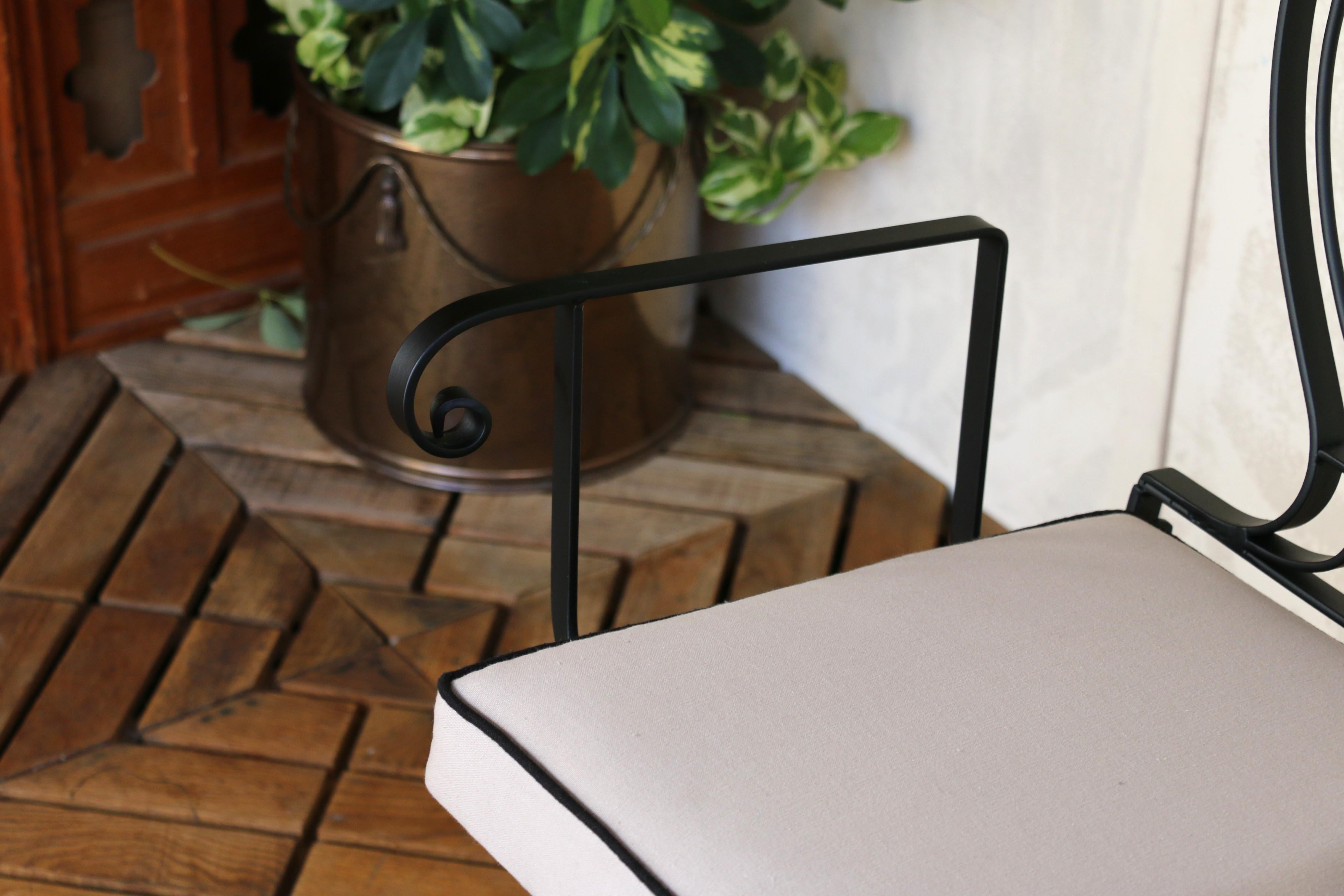 Juego de seis sillas de comedor para patio de mediados del siglo XX, de Maison Jansen en venta 11