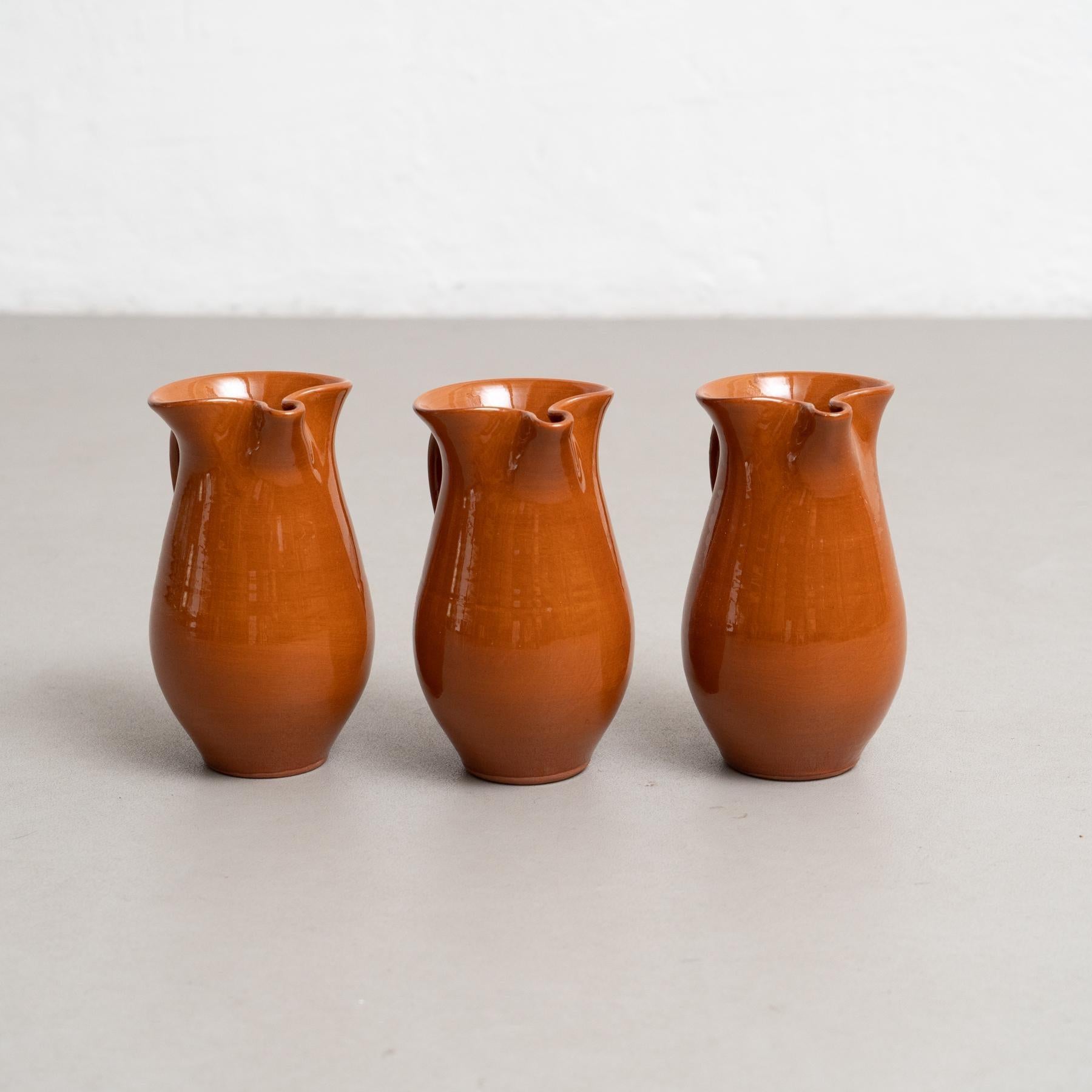 Ensemble de trois vases traditionnels en céramique espagnole du milieu du 20e siècle en vente 4