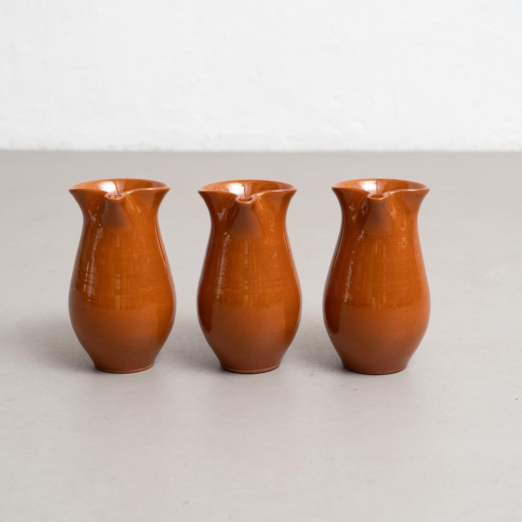 Ensemble de trois vases traditionnels en céramique espagnole du milieu du 20e siècle en vente 5