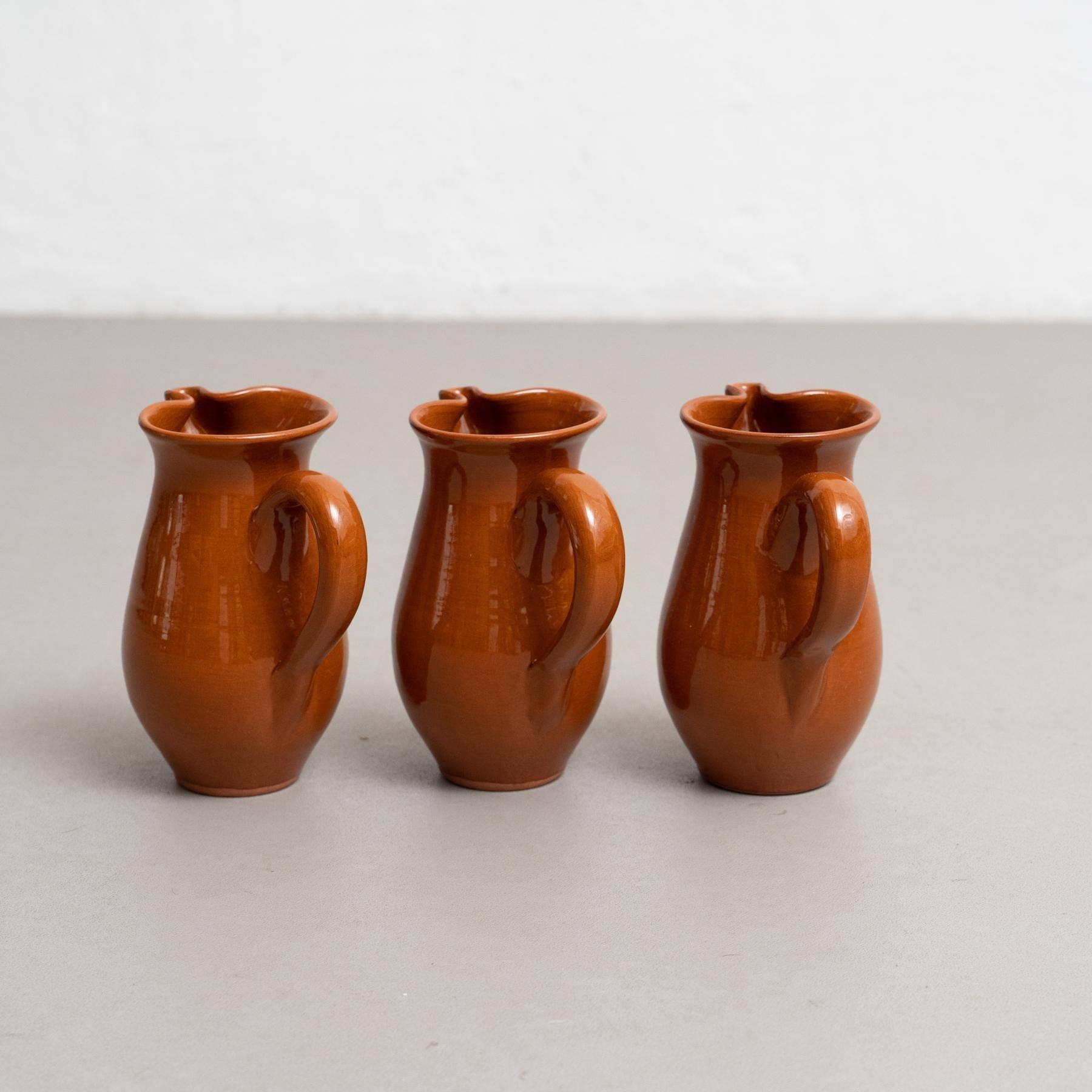 Ensemble de trois vases traditionnels en céramique espagnole du milieu du 20e siècle en vente 6