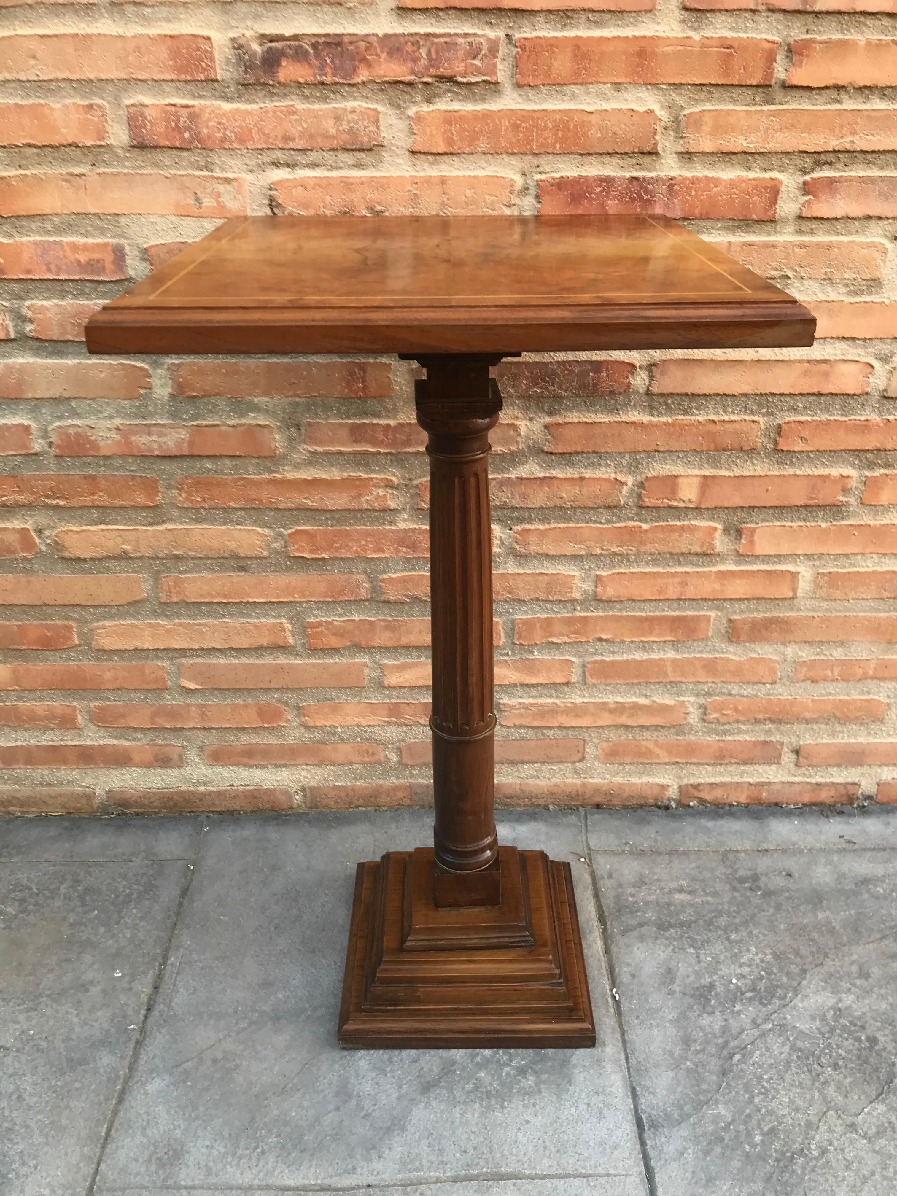 Mid-20th Century Set of Three Walnut Wood Square Top Pedestal Tables For Sale 1