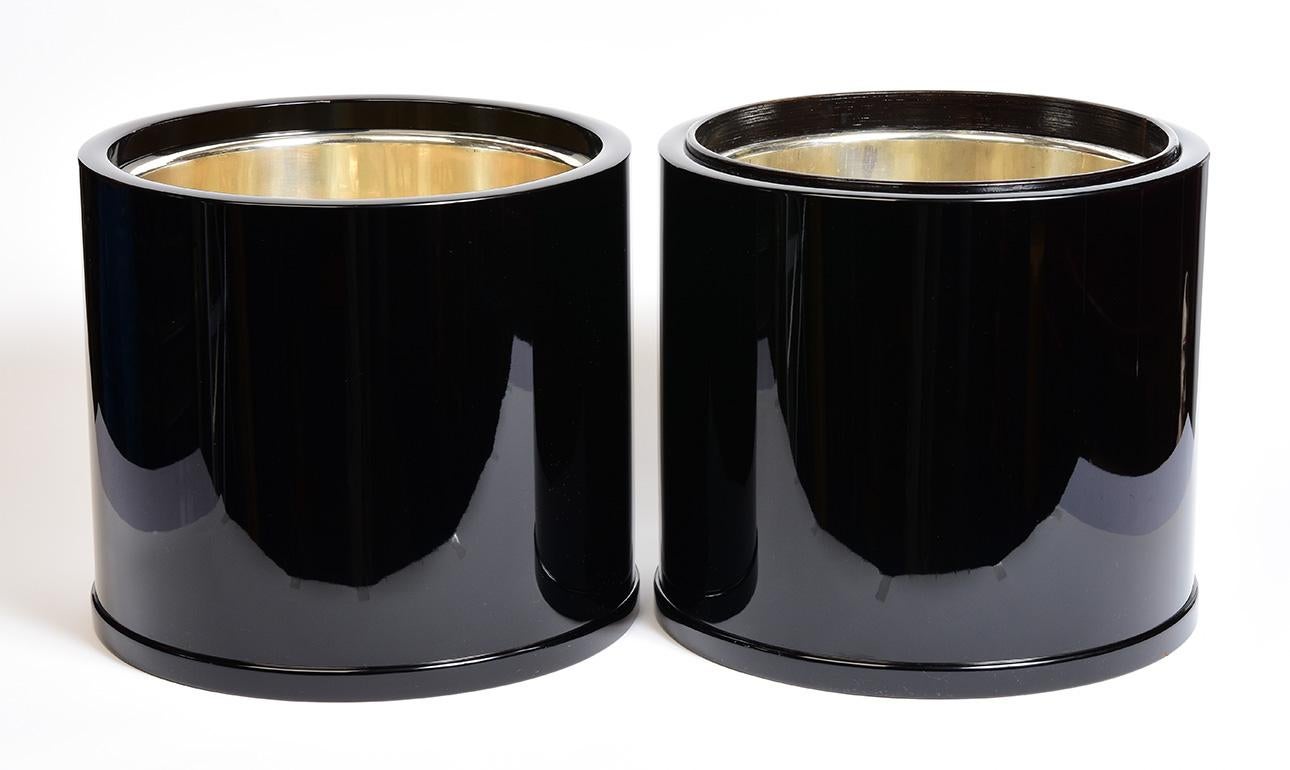 A pair of Japanese hibachi vessels with black lacquer.

Age: Japan, Showa Period, Mid-20th Century
Size: Height 25.5 C.M. / Width 29 C.M.
Condition: Nice condition overall.

100% Satisfaction and Authenticity Guaranteed with FREE 