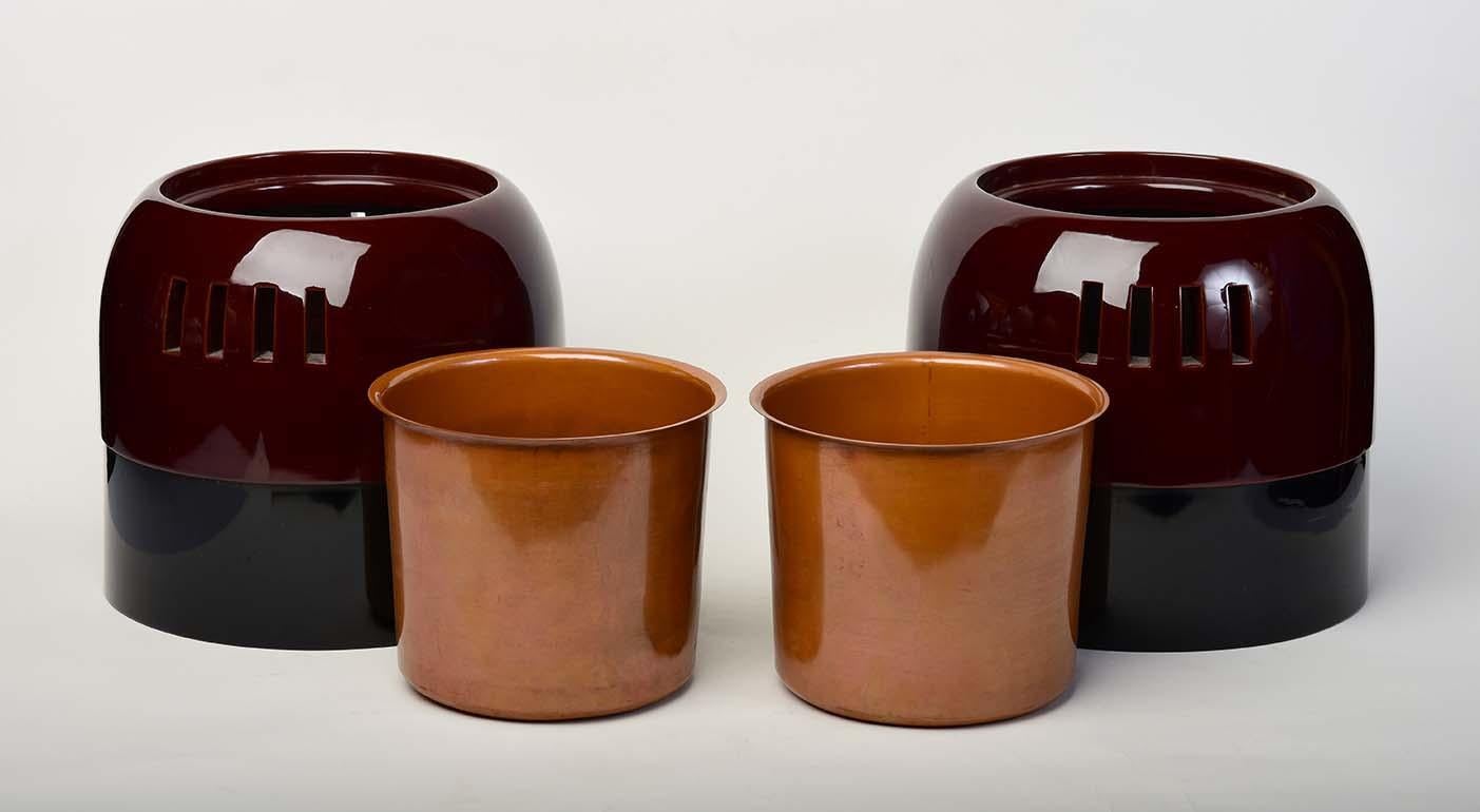 Mid-20th Century, Showa, a Pair of Japanese Lacquered Pots 'Hibachi' For Sale 5
