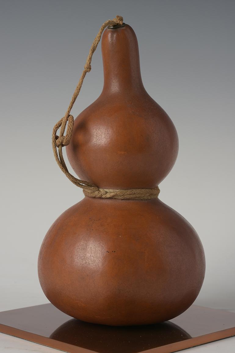 Mid-20th Century, Showa, Japanese Gourd Sake Bottle In Good Condition For Sale In Sampantawong, TH