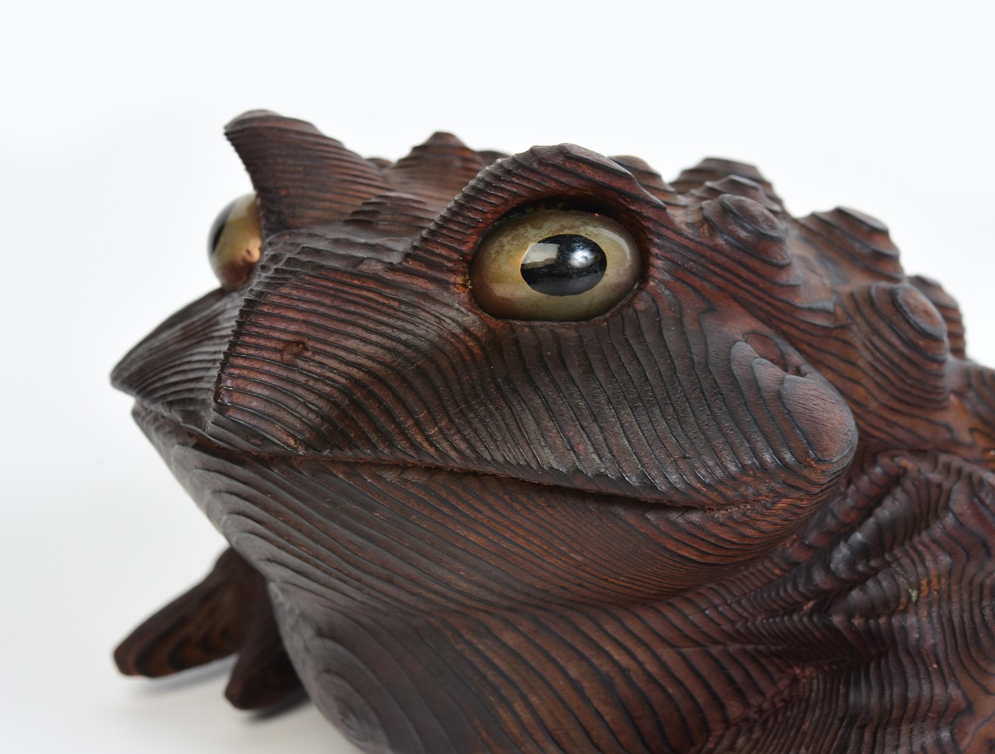 Japanese keyaki wood toad.

Age: Japan, Showa Period, Mid-20th Century
Size: Height 11.2 C.M. / Width 16.7 / Length 21.7 C.M.
Condition: Nice condition overall.