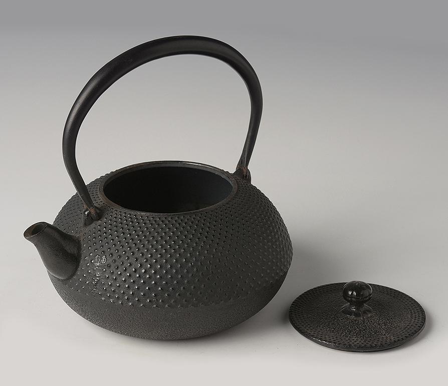 Japanese steel teapot with nice design.

Age: Japan, Showa Period, Mid-20th Century
Size: Height 20.8 C.M. / Width 21 C.M.
Condition: Nice condition overall.
