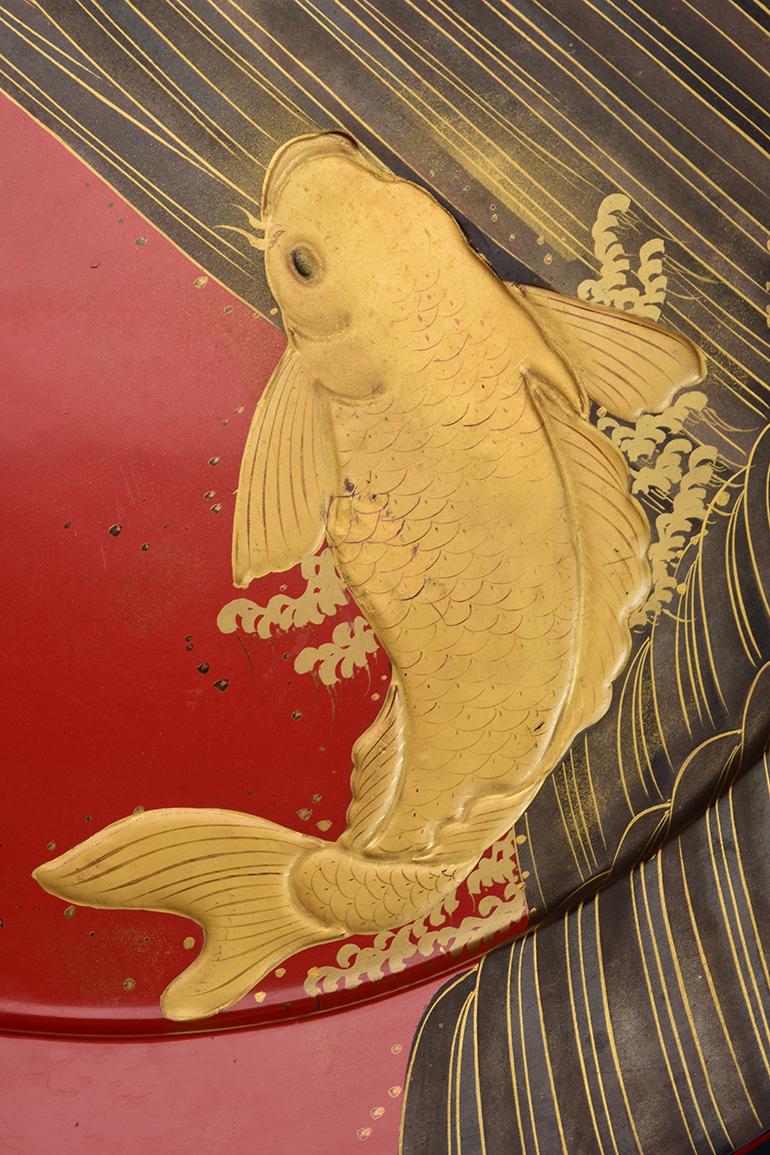 Mid-20th Century, Showa, Large Japanese Wooden Tray with Koi Carp Fish Design For Sale 4