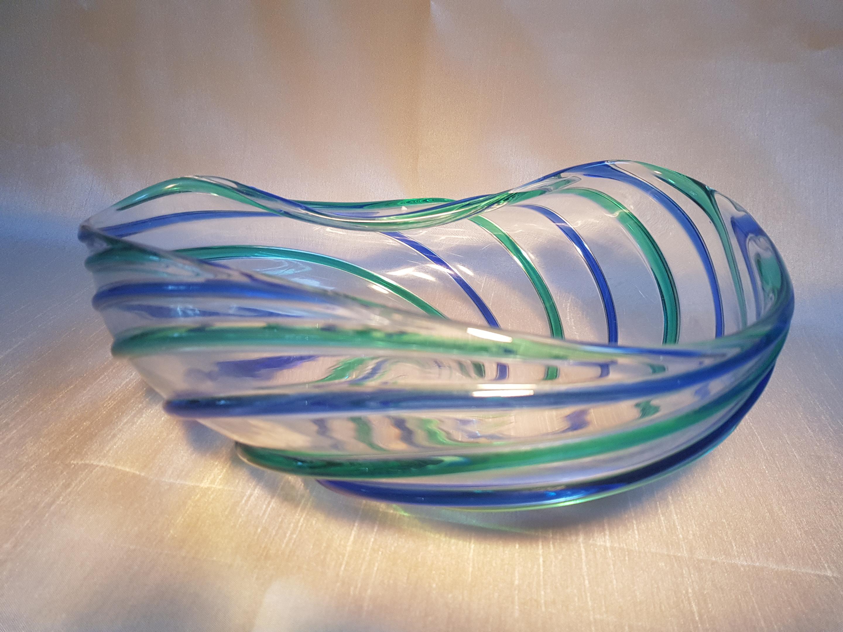 Mid-Century moderno Metà del XX secolo firmato Archimide Seguso  Ciotola in vetro artistico di Murano in vendita