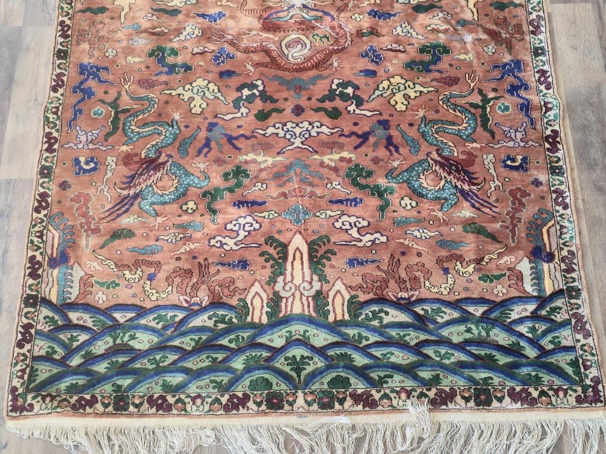 Mitte des 20. Jahrhunderts Seide Drachen Teppich mit Korallen Hintergrund - 79