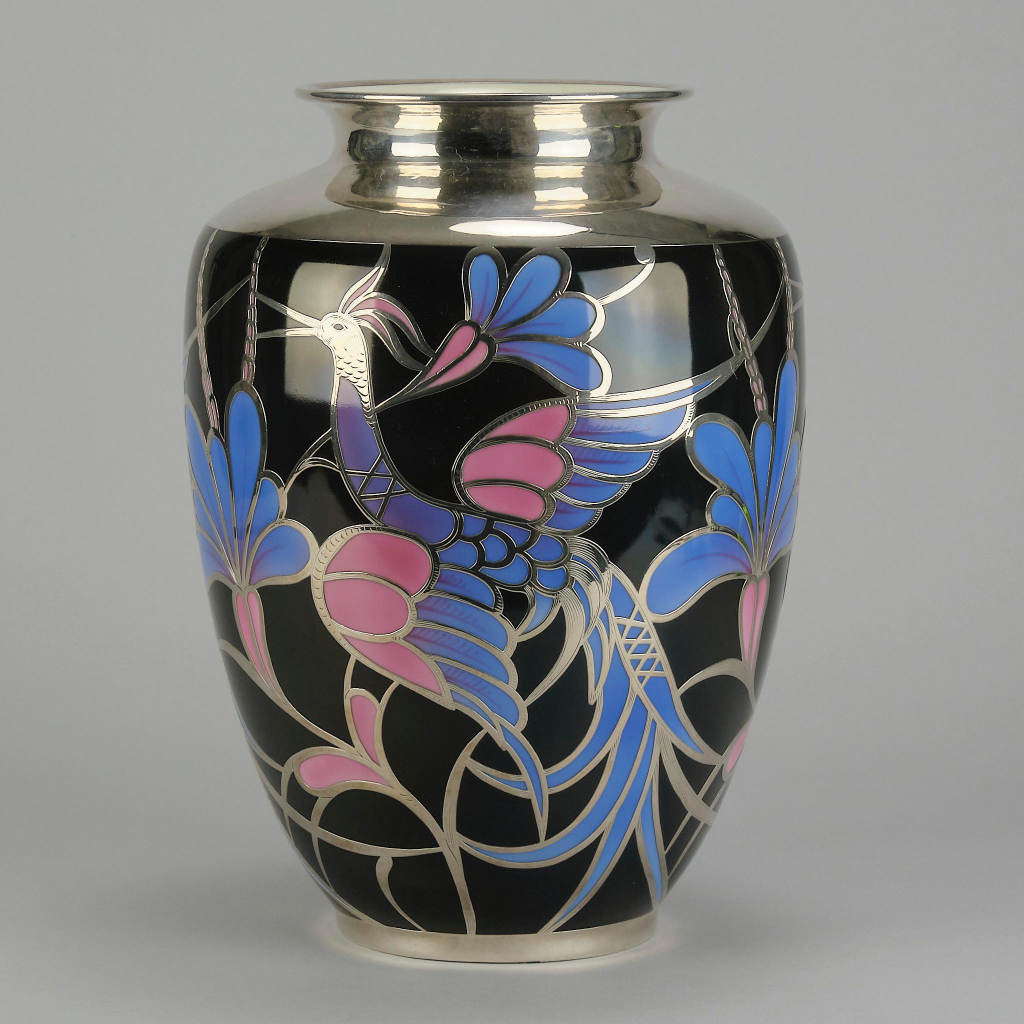 20ième siècle Vase 