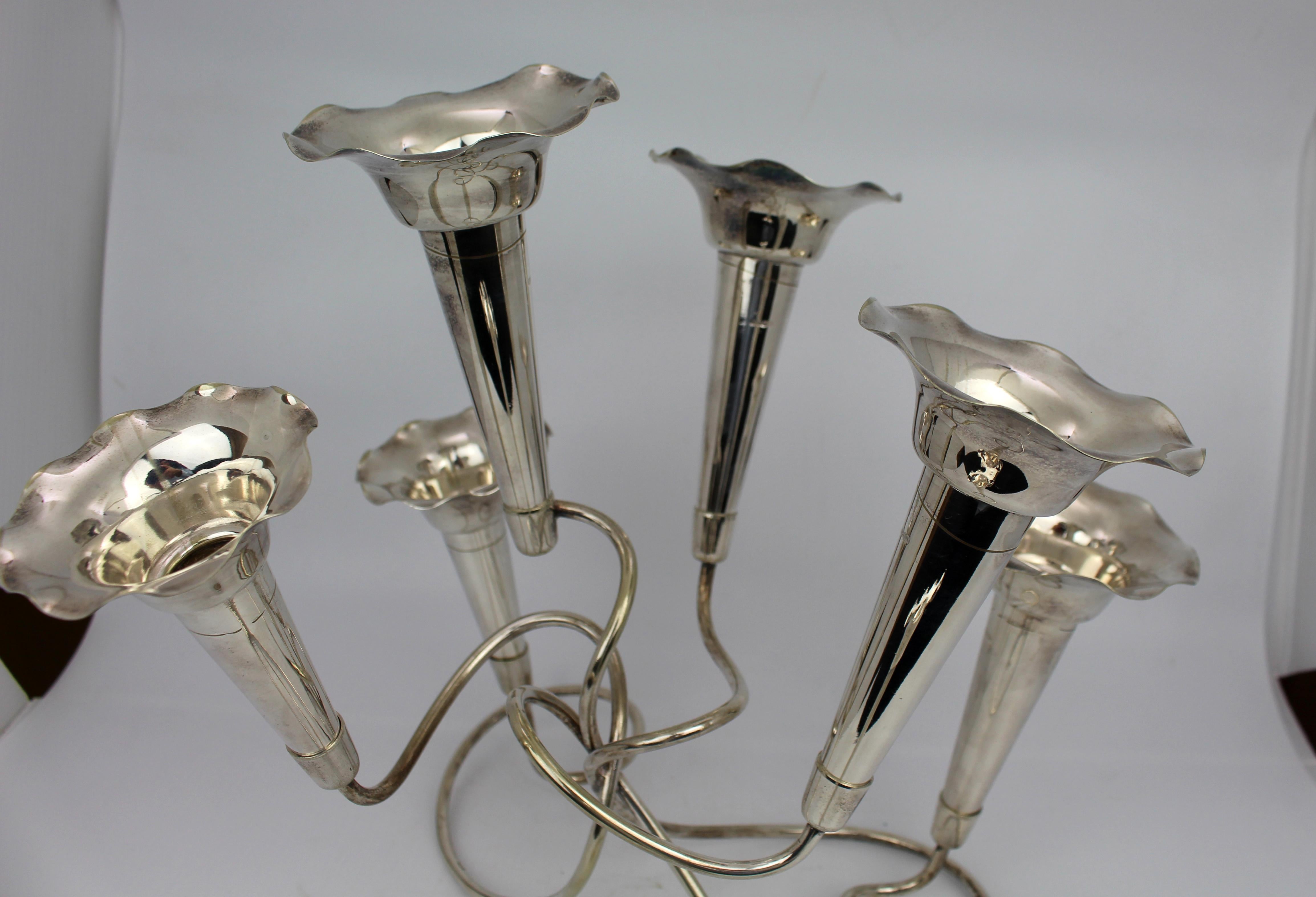 Centre de table en argent à sept trompettes pour l'Epergne du milieu du 20e siècle Bon état - En vente à Worcester, GB