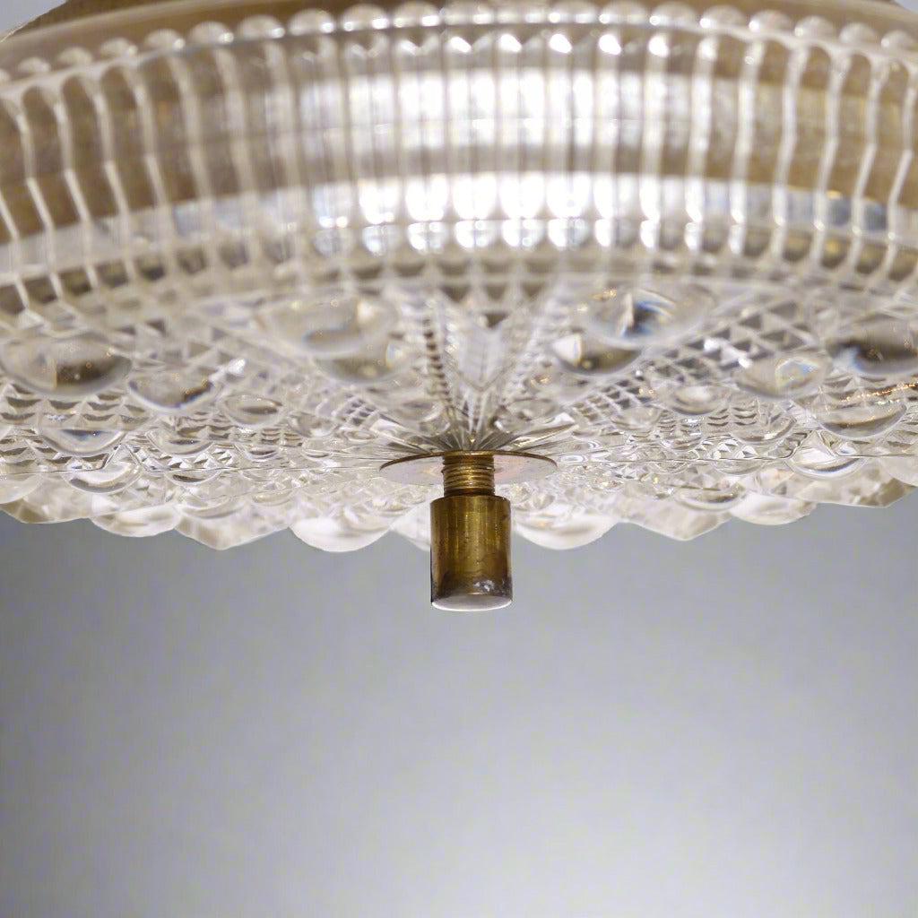 Piccola lampada a sospensione di vetro fuso e ottone della metà del XX secolo in vendita 1