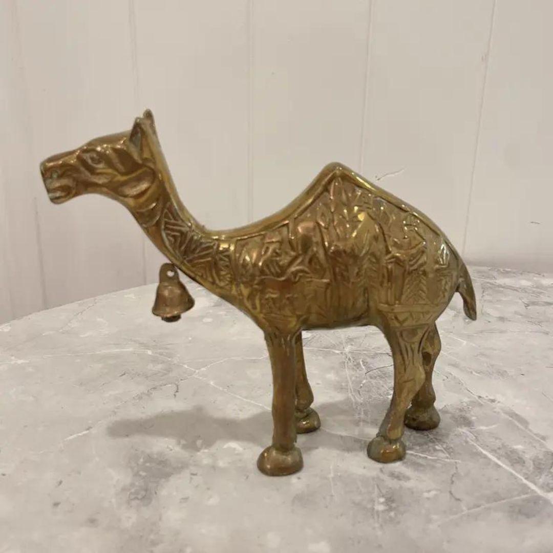 Sconosciuto Cammelli in ottone massiccio della metà del XX secolo - Set di tre pezzi in vendita