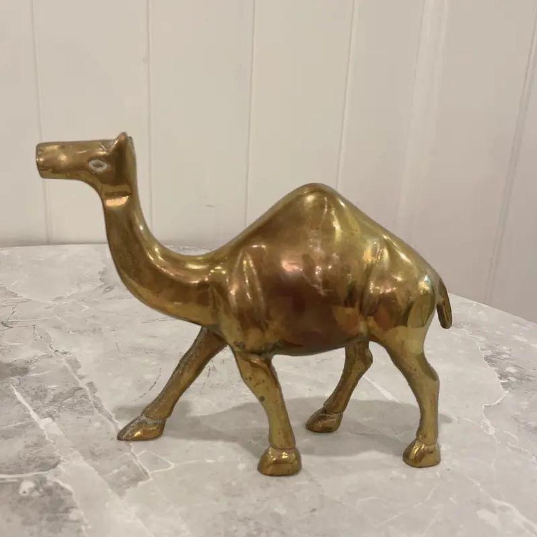 Cammelli in ottone massiccio della metà del XX secolo - Set di tre pezzi In condizioni buone in vendita a Cookeville, TN