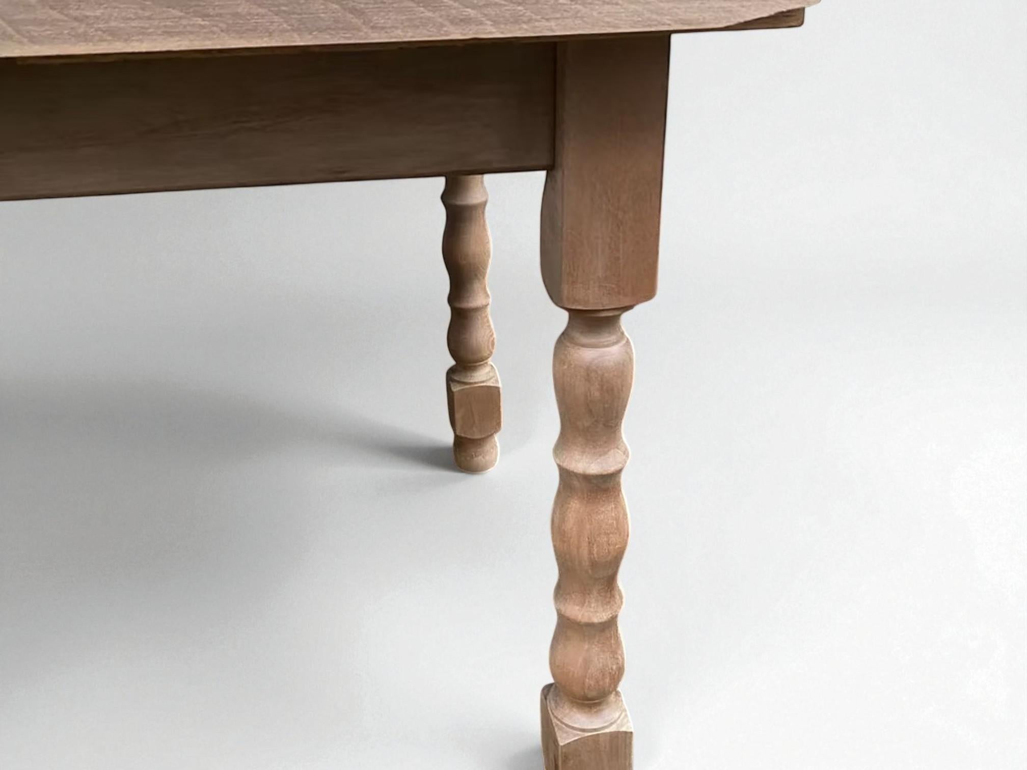 Mid-20th - Century - Solid Oak - France In Good Condition For Sale In Kaštel Sućurac, HR