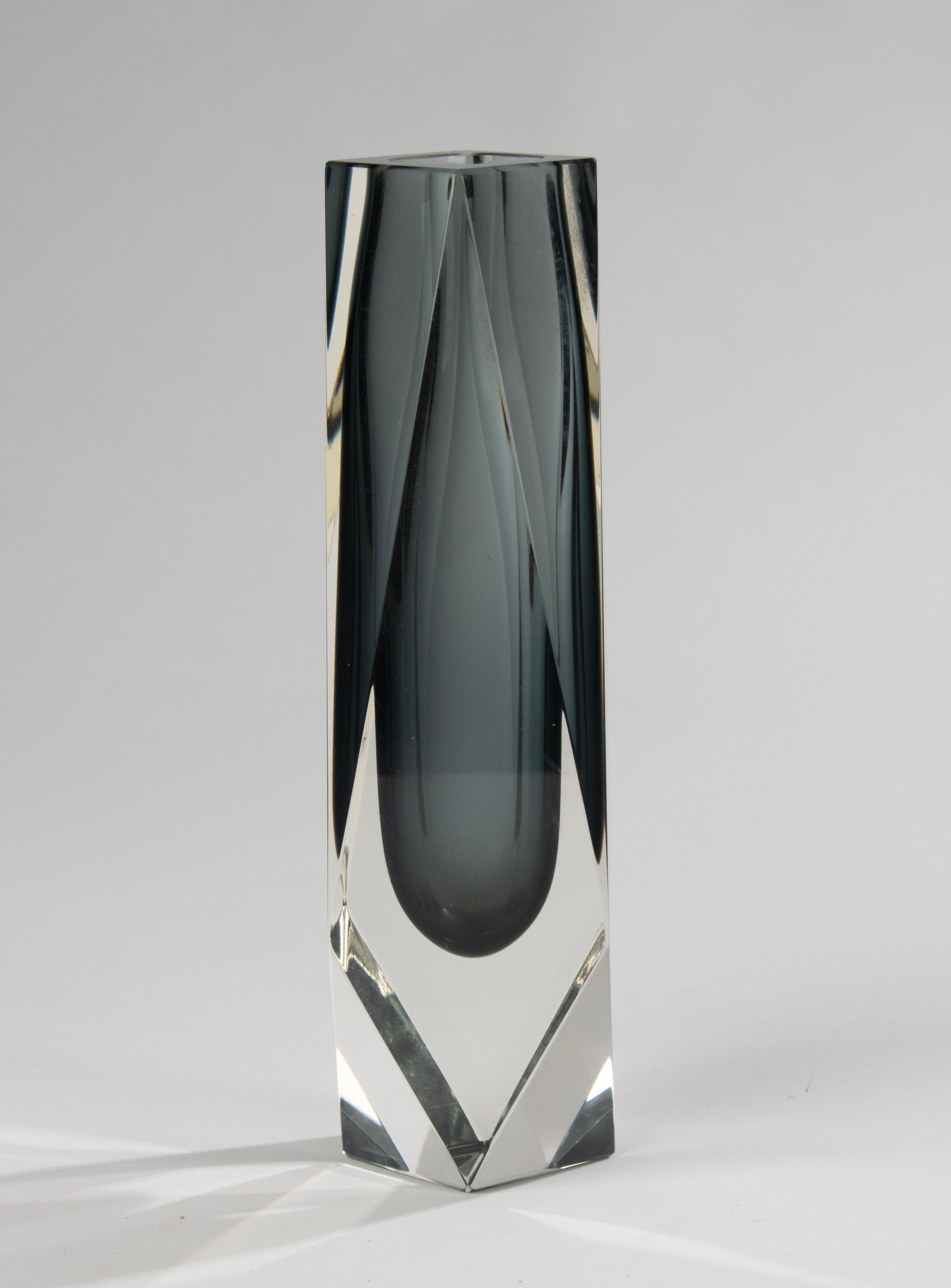 Italiano Vaso Sommerso della metà del XX secolo - Vetro di Murano - Forma geometrica in vendita