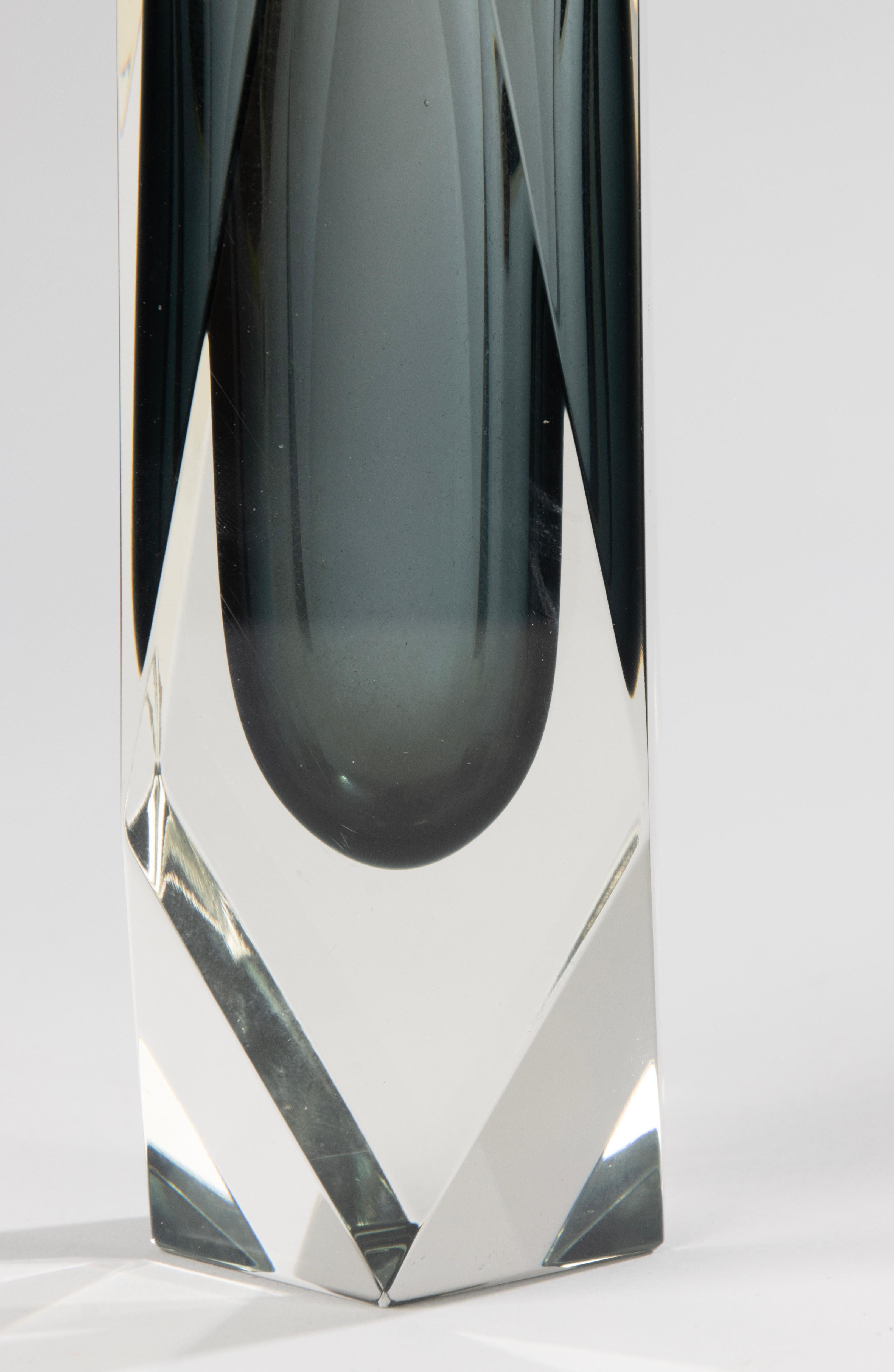 Fatto a mano Vaso Sommerso della metà del XX secolo - Vetro di Murano - Forma geometrica in vendita