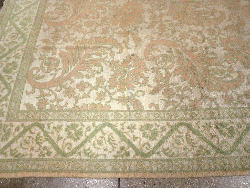 Mid-20th Century Spanish Cuenca Room Size Carpet In Excellent Condition For Sale In New York, NY