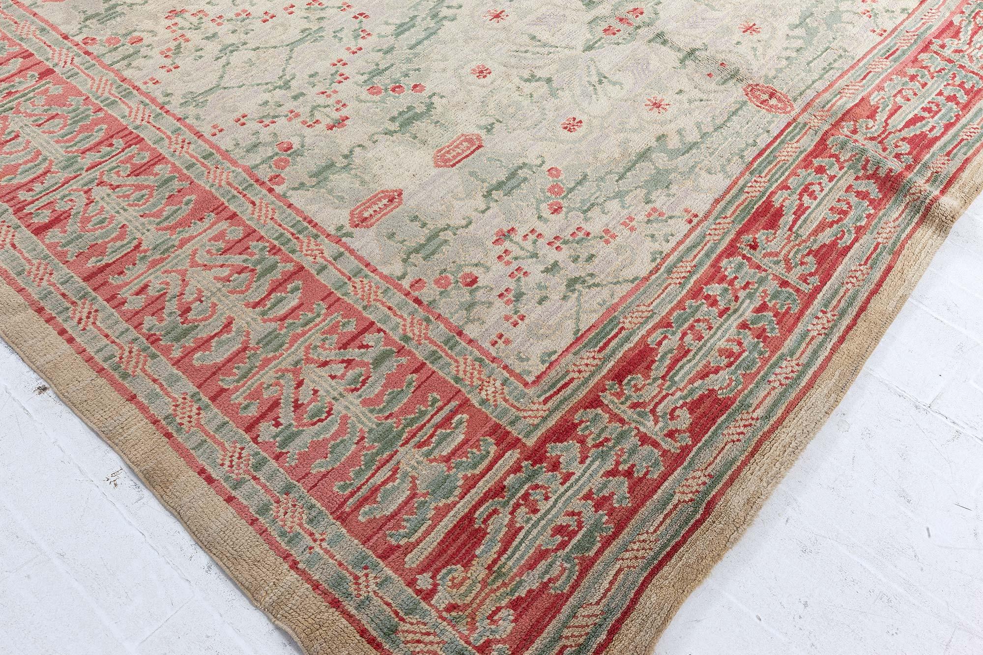 20th Century Mid-20th century Spanish Floral Handmade Wool Rug For Sale