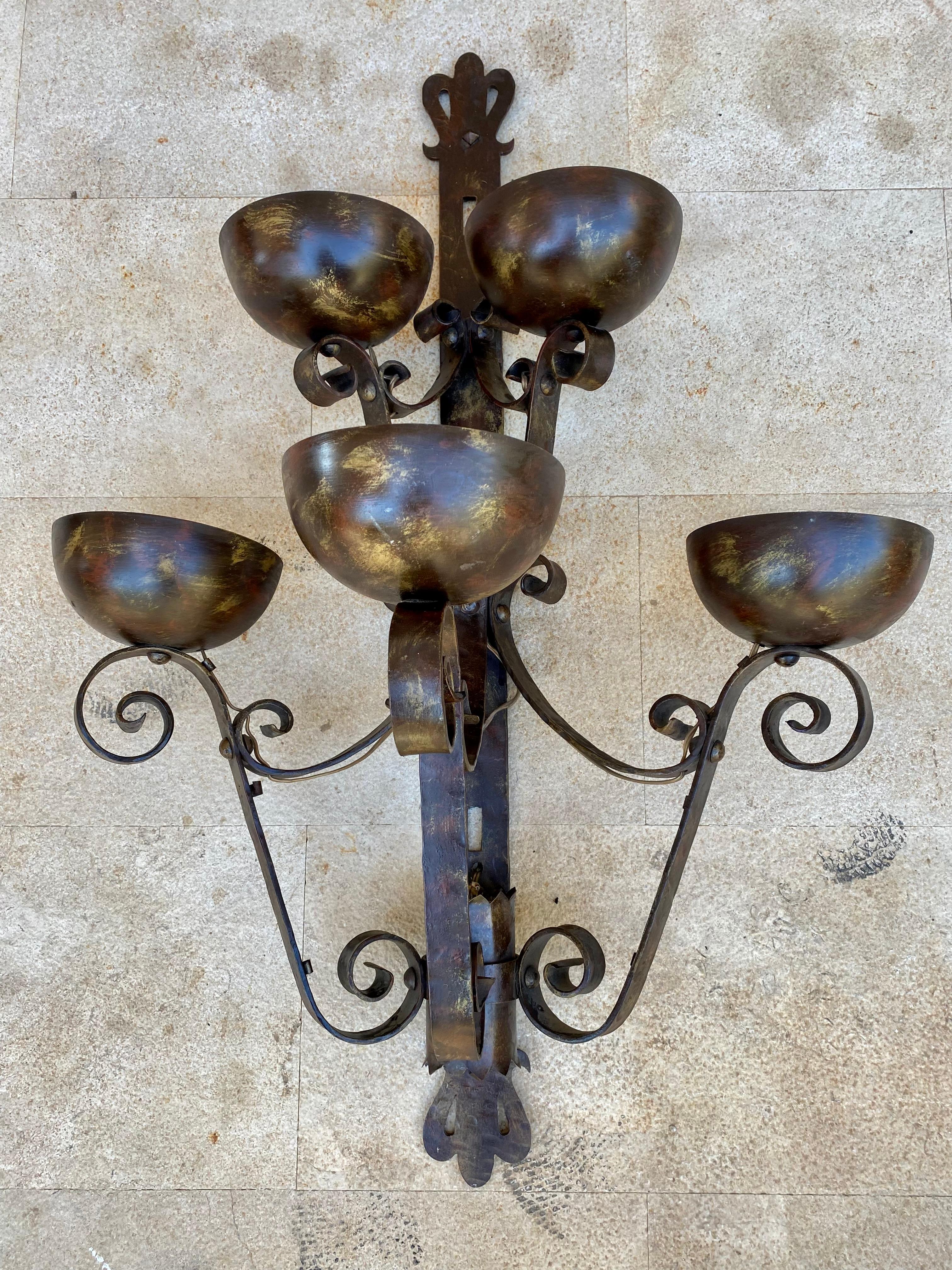 Beautiful pair of iron sconces from the beginning of the 20th century. 
They belonged to an old Spanish monastery in the city of Madrid

Condition report:

Very Good Condition. This vintage item has no defects, but it may show slight traces of