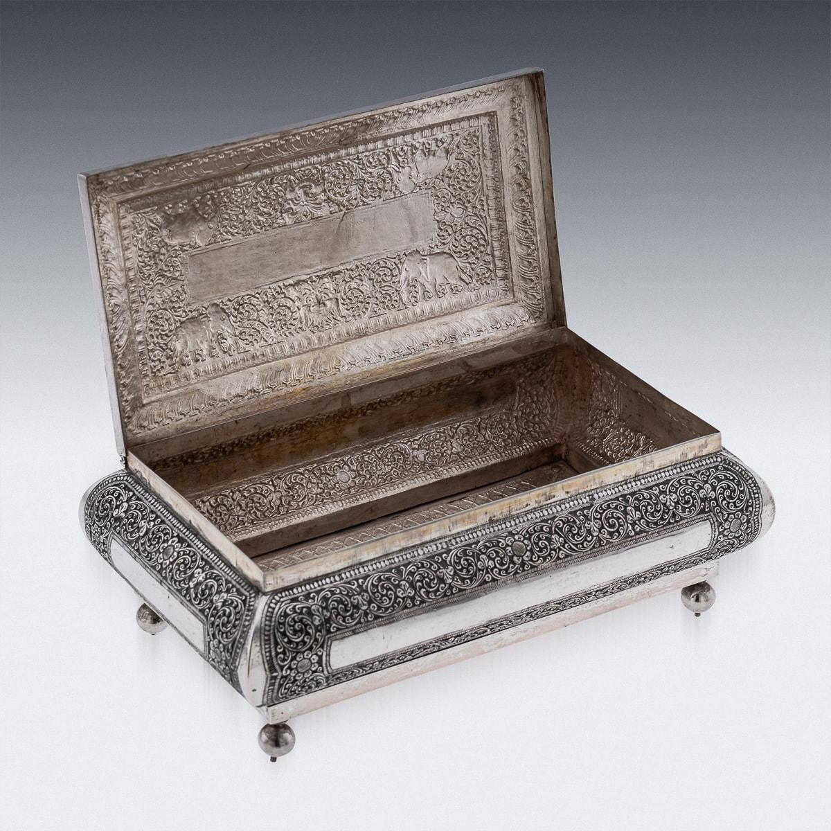 Mid 20th Century Sri Lankan Solid Silver Repousse Box, Colombo c.1930 For Sale 4