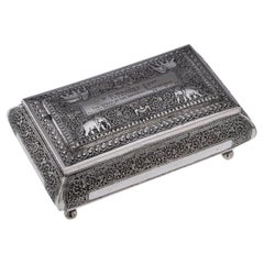 Vintage Mid 20th Century Sri Lankan Solid Silver Repousse Box, Colombo c.1930