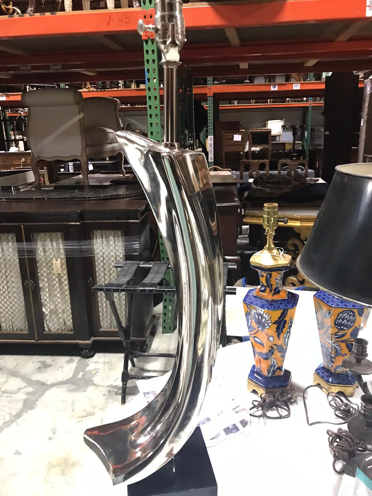 Mid-20th century steel lamp by Laurel Lamp Co.
Black wood base
New wiring.