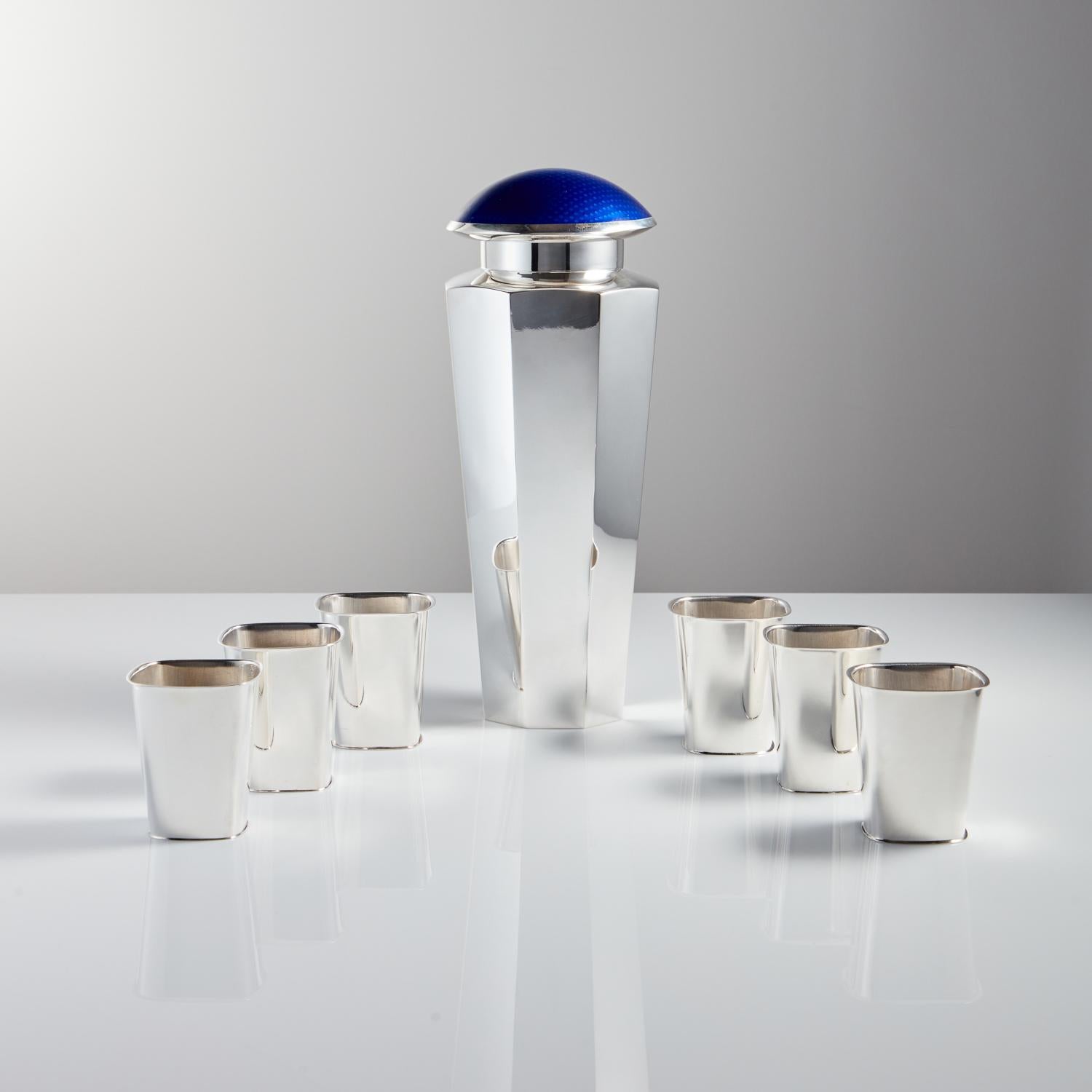 A rare mid-20th century Scandinavian sterling silver & enamel cocktail shaker Maker J Tostrup circa 1950-1955 with Shot cups by Gustaf Janson circa 1950.

The cocktail shaker base has a slender segmented body with marks for J Tostrop and the