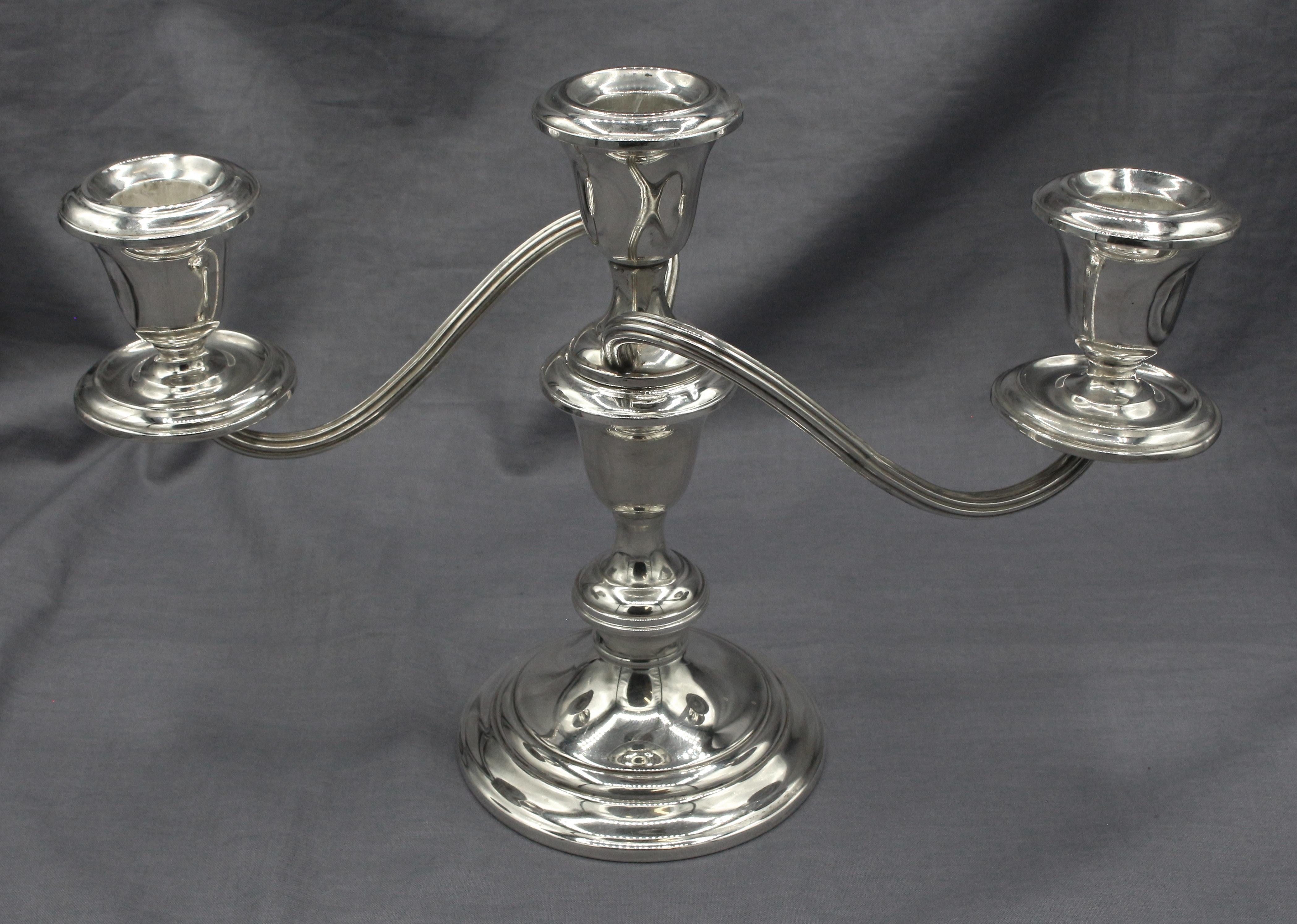 Americano Coppia di candelabri a 3 luci in argento Sterling della metà del XX secolo di Gorham in vendita
