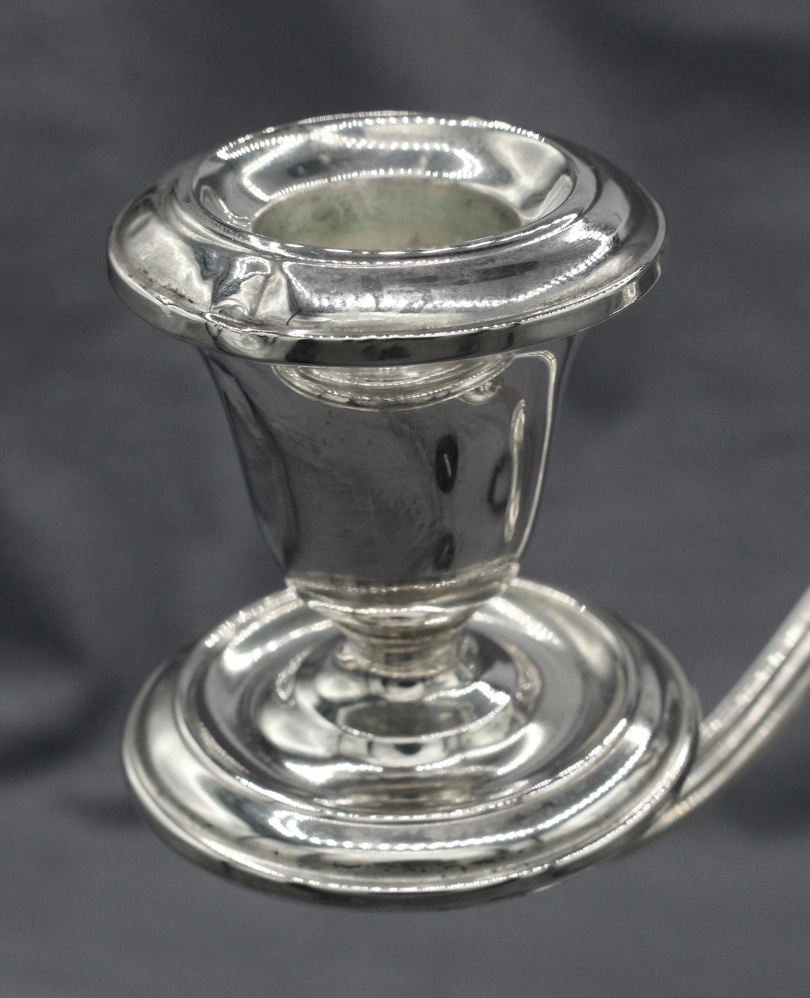 Coppia di candelabri a 3 luci in argento Sterling della metà del XX secolo di Gorham in vendita 2
