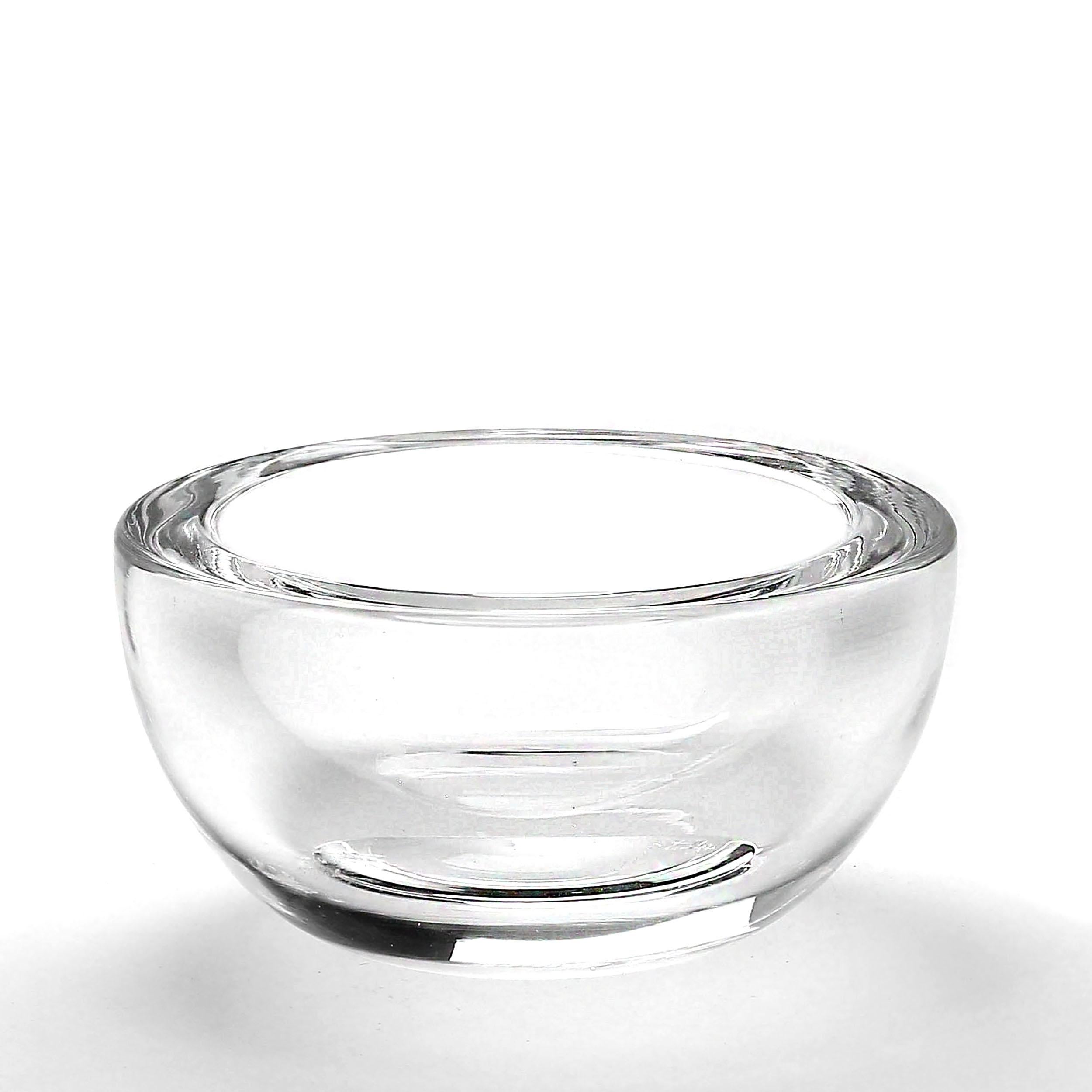 Bol à bonbons en cristal soufflé à la main Steuben

Cet exquis bol à bonbons en cristal soufflé à la main de Steuben est une pièce intemporelle qui allie harmonieusement savoir-faire et élégance. Parfait pour rehausser tout décor de table, son