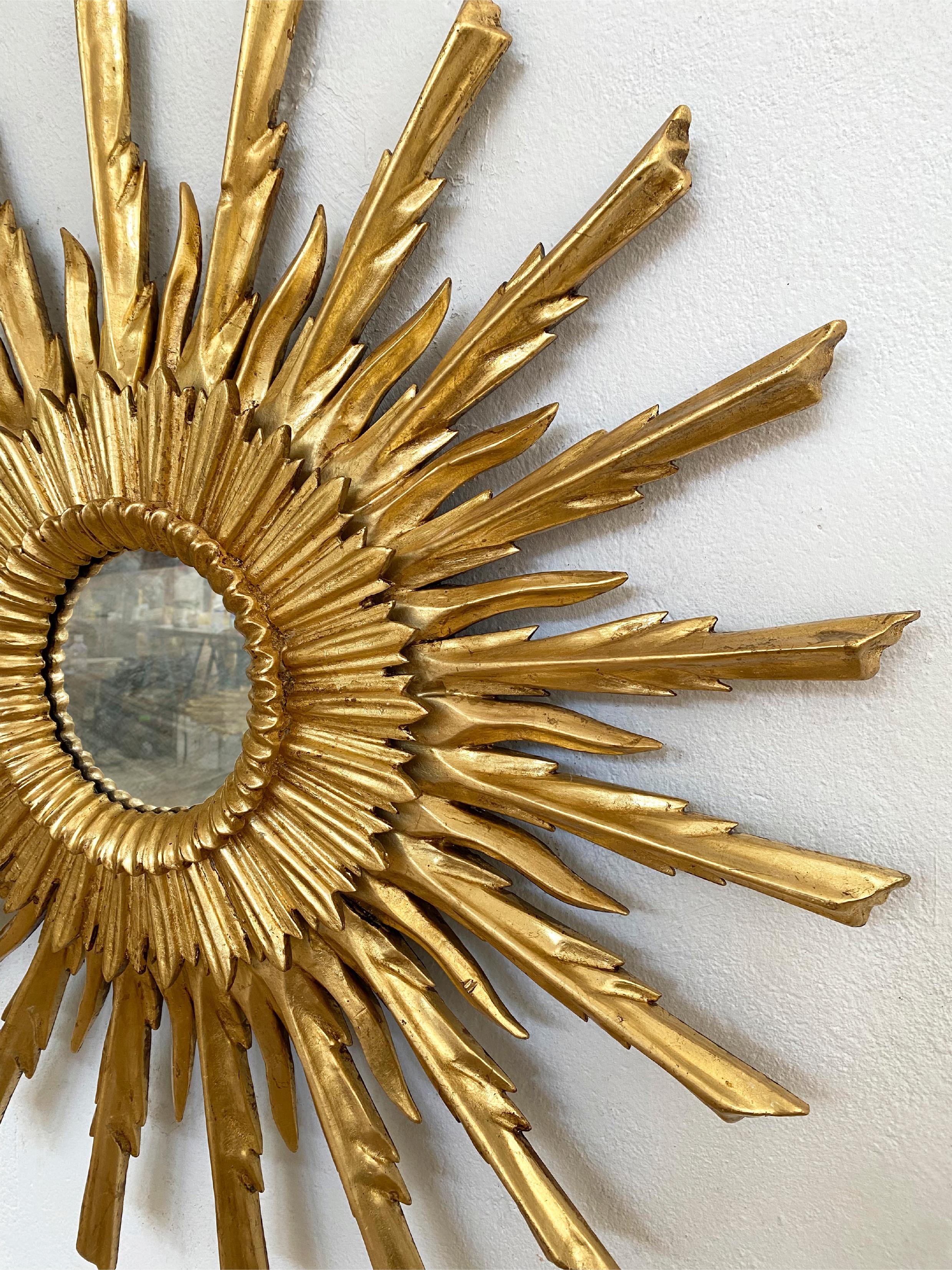 Mitte 20. Jahrhundert Stil Sunburst geschnitzt goldenen Spiegel im Angebot 1