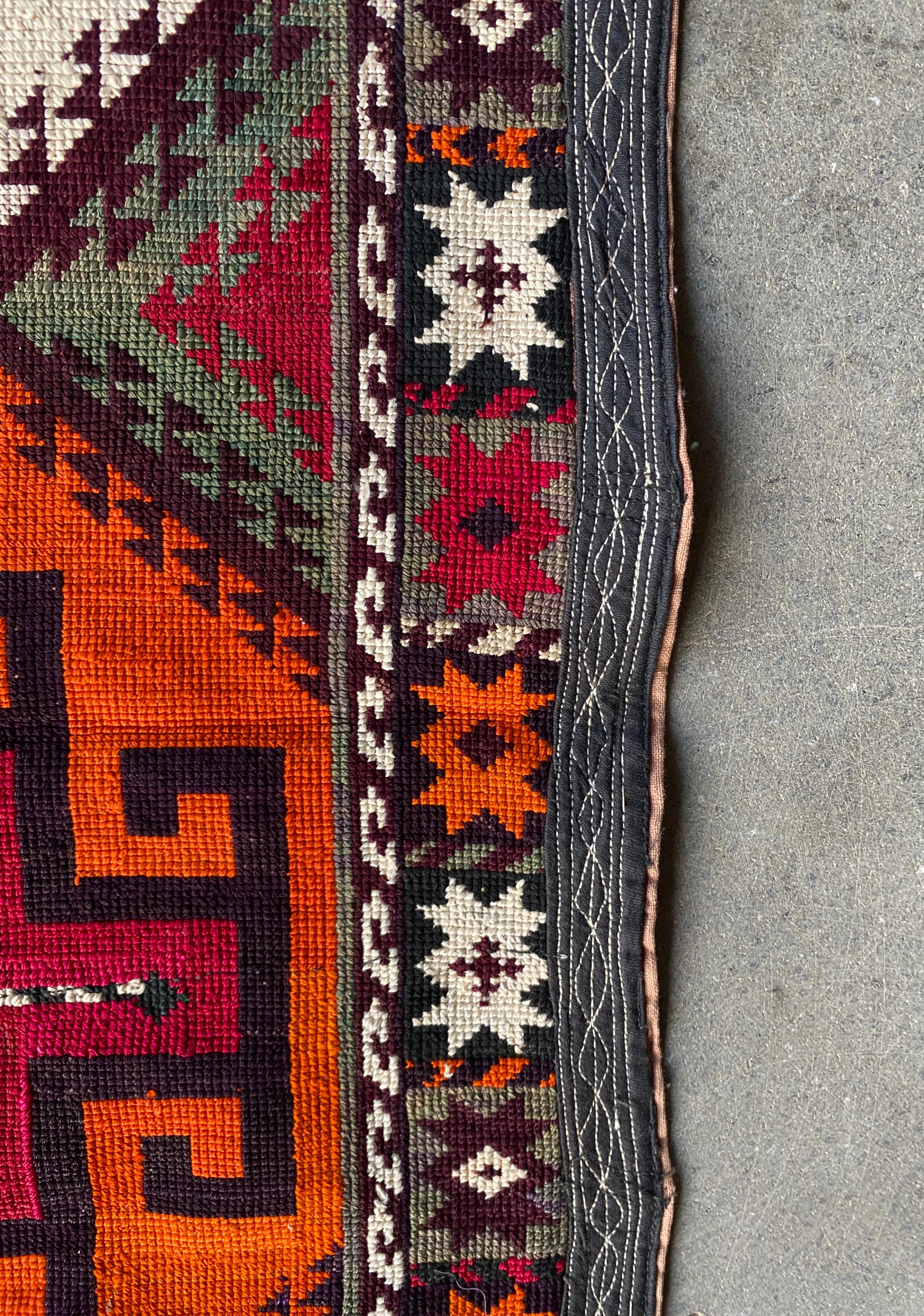 Textile brodé Asie centrale, Suzani, milieu du XXe siècle  en vente 3