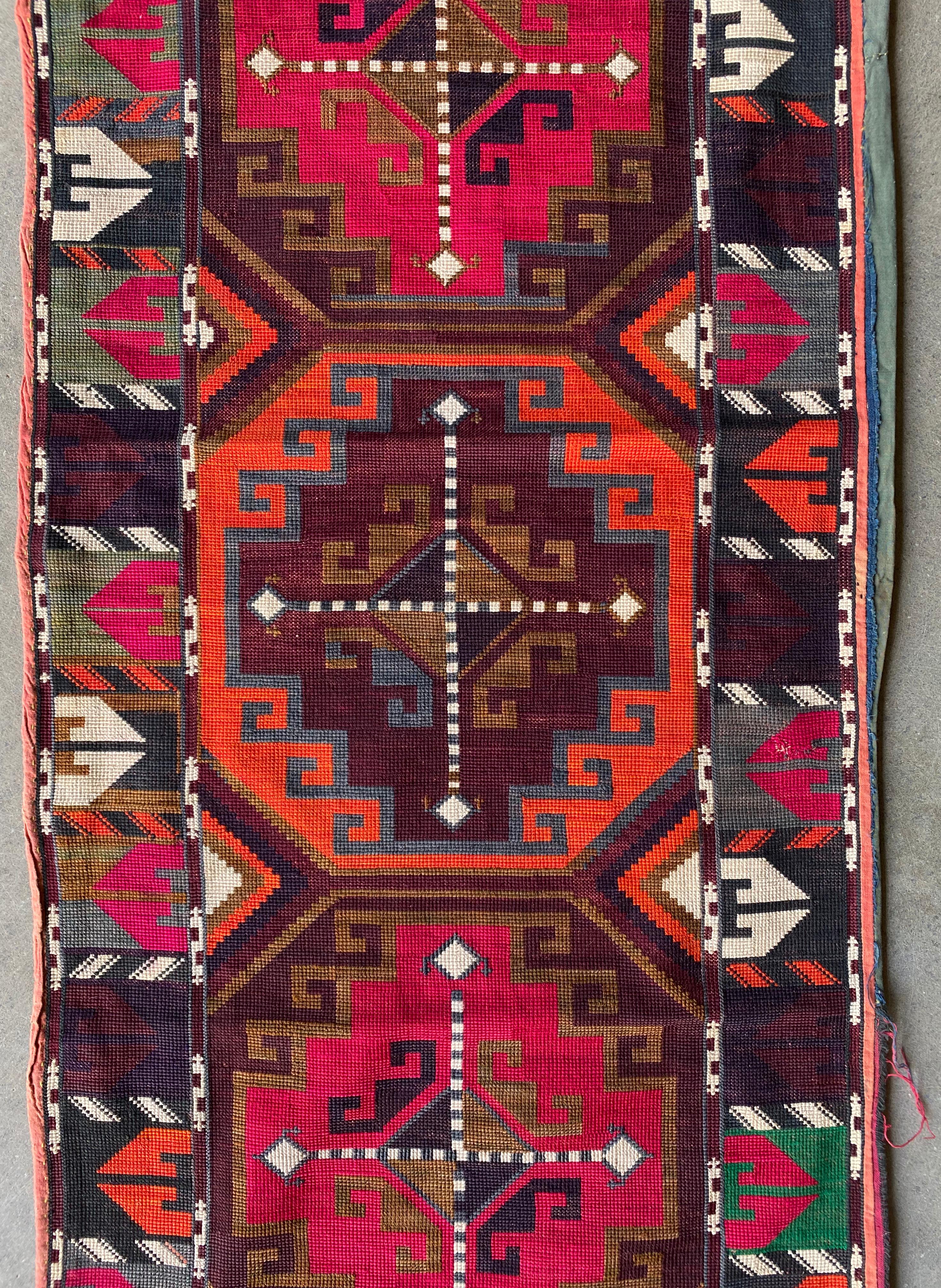 Autre Textile brodé Asie centrale, Suzani, milieu du XXe siècle en vente