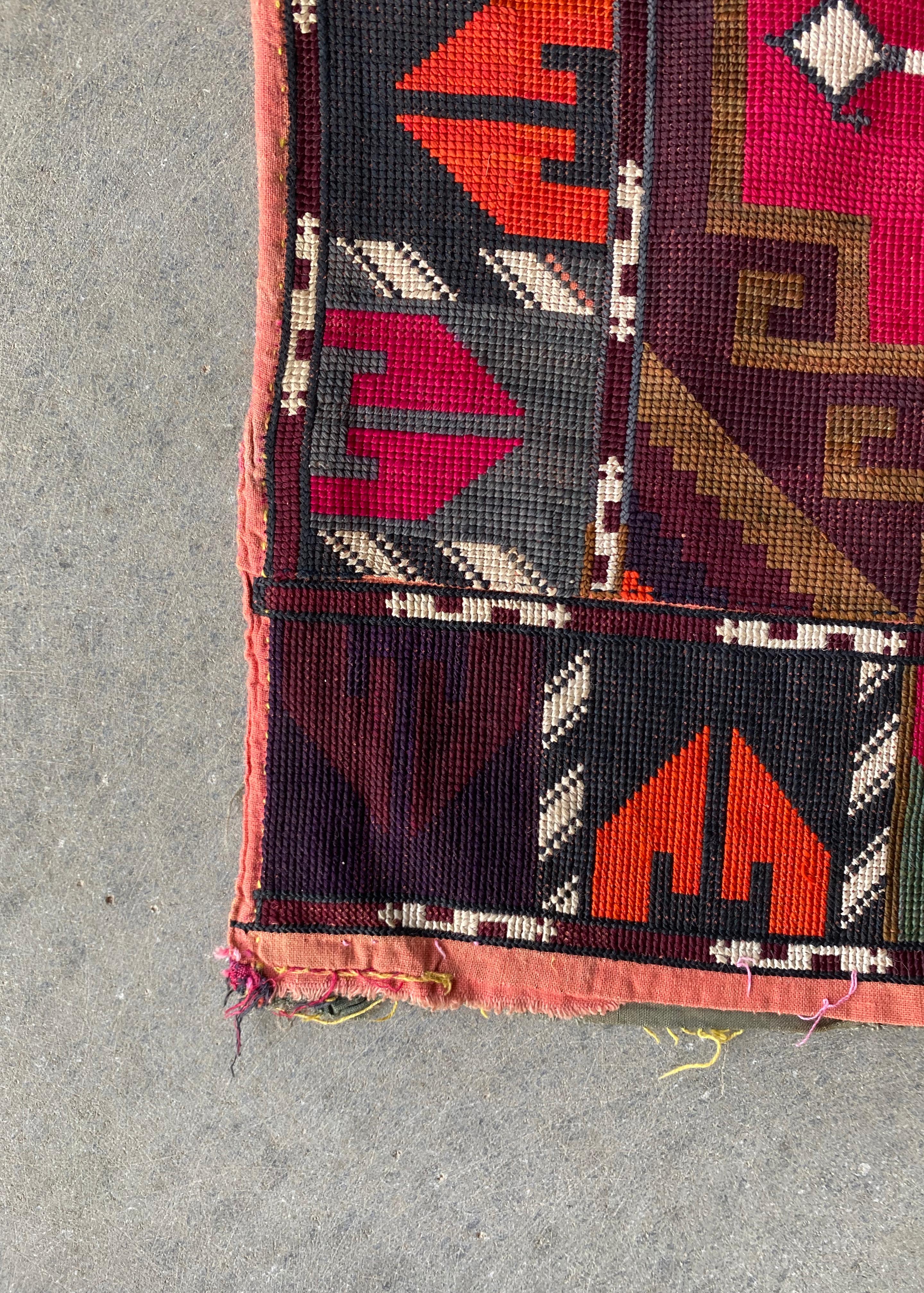 Tissé à la main Textile brodé Asie centrale, Suzani, milieu du XXe siècle en vente