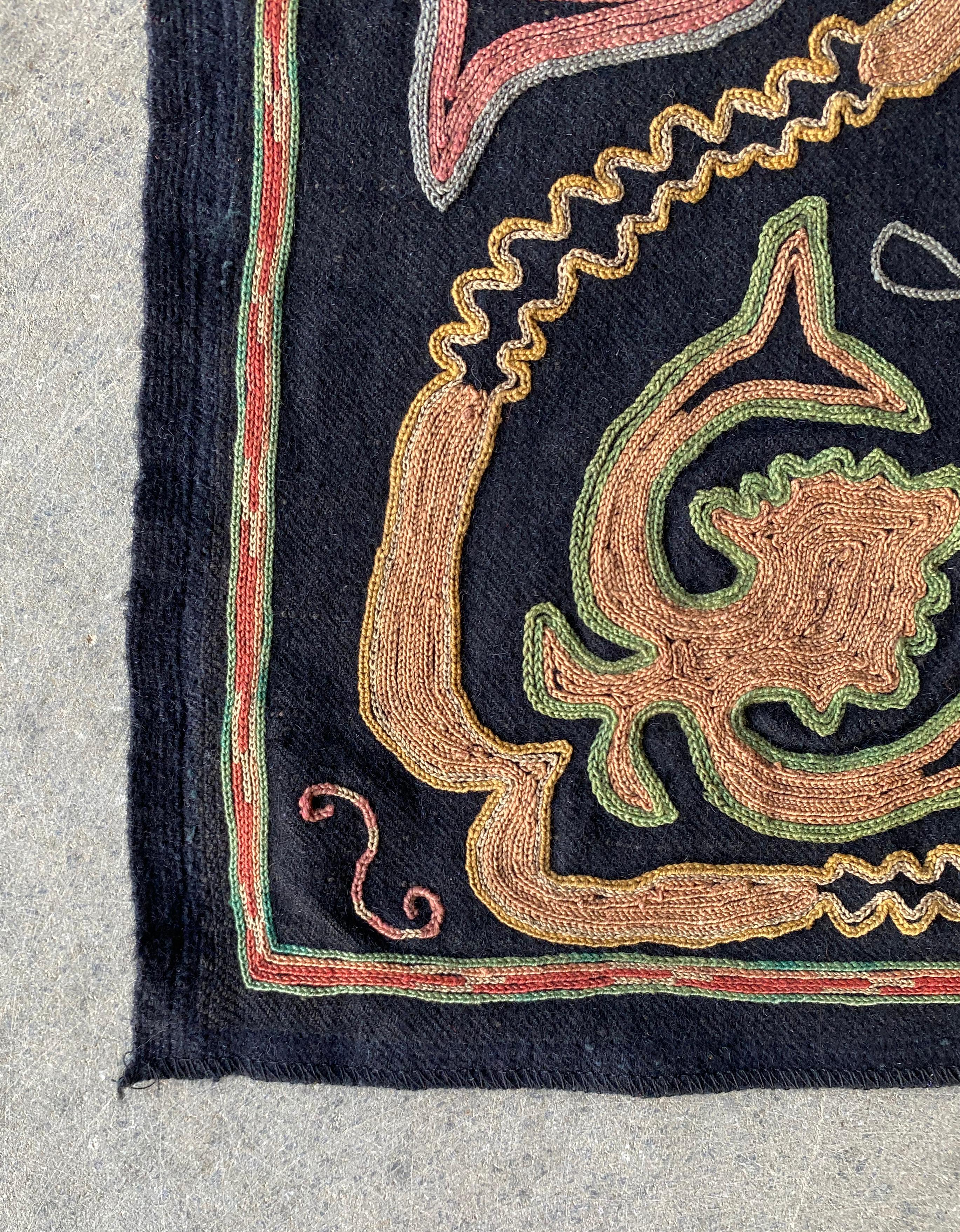 Central Asian Embroidered Textile, “Suzani”, Mid 20th Century  In Good Condition For Sale In Jimbaran, Bali