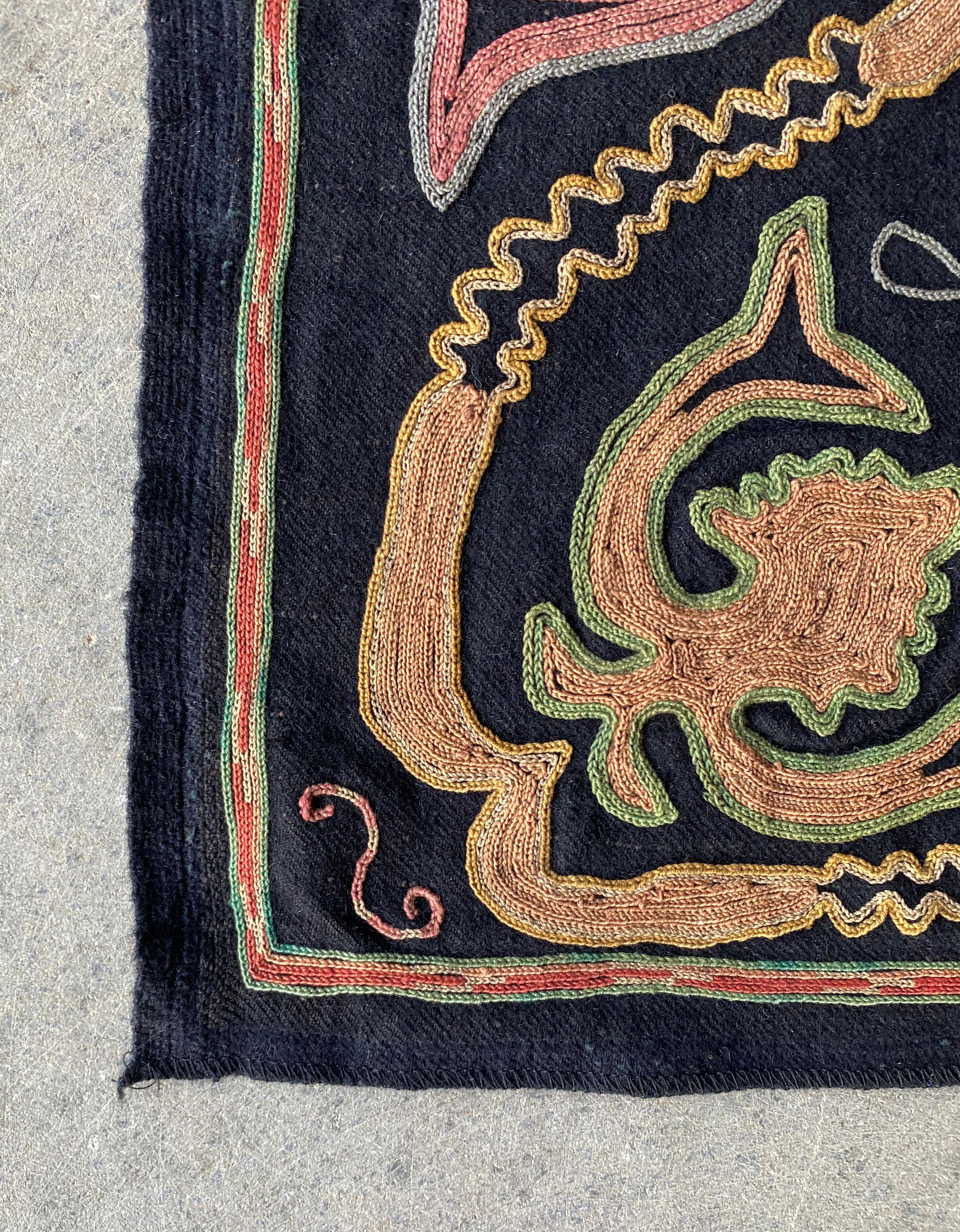 Central Asian Embroidered Textile, “Suzani”, Mid 20th Century In Good Condition For Sale In Jimbaran, Bali