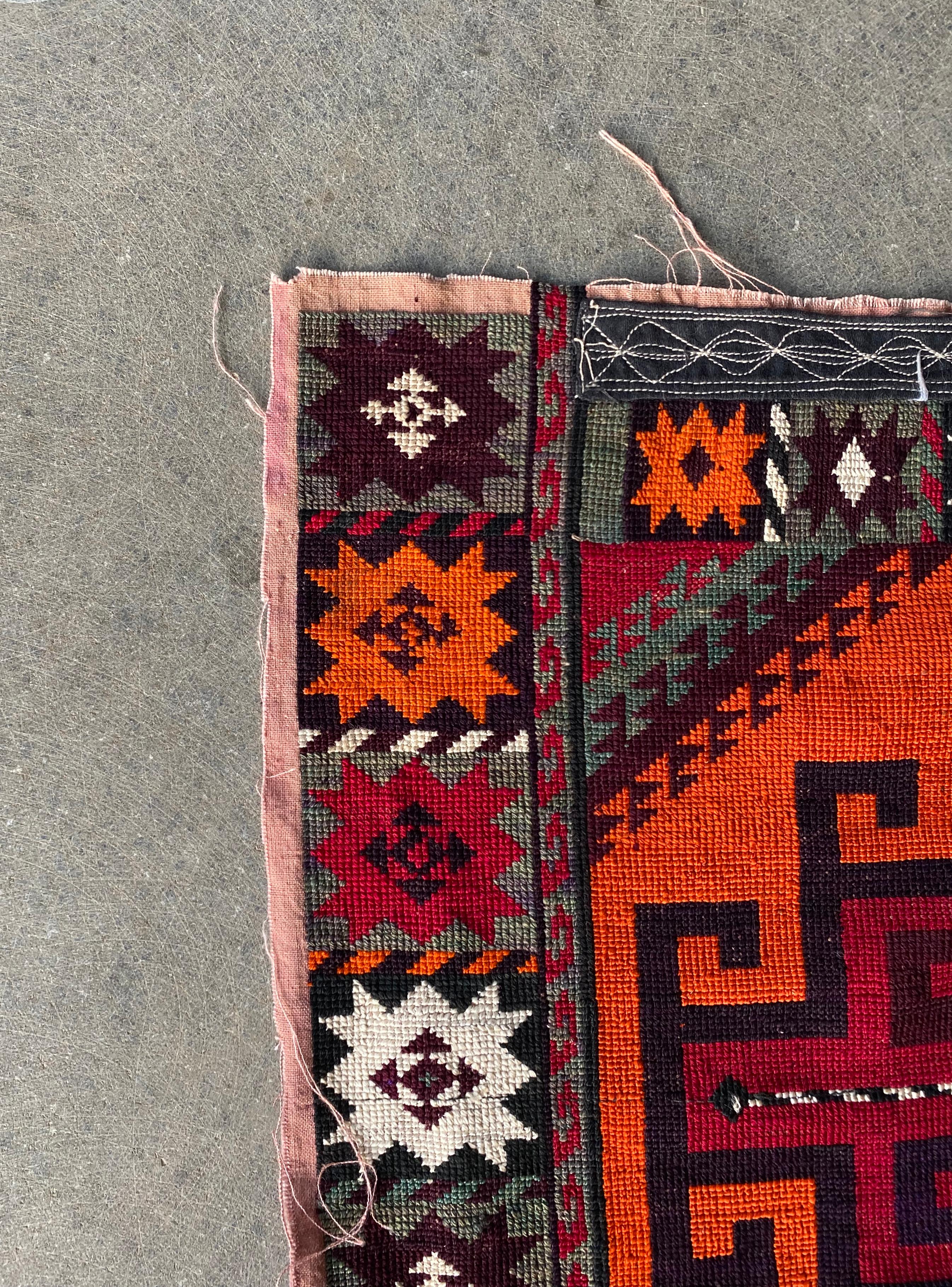 20ième siècle Textile brodé Asie centrale, Suzani, milieu du XXe siècle  en vente