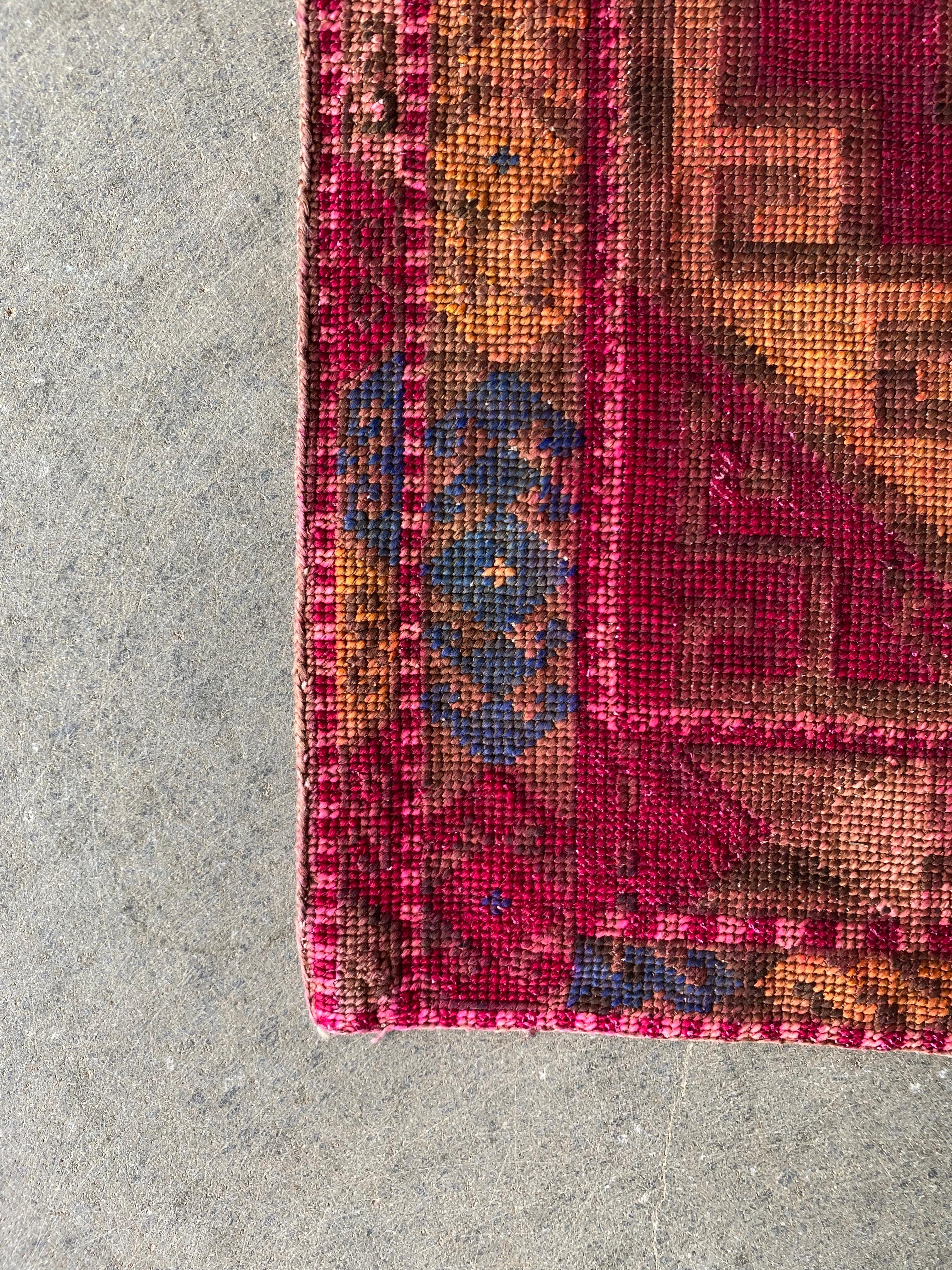 20ième siècle Textile brodé Asie centrale, Suzani, milieu du XXe siècle en vente