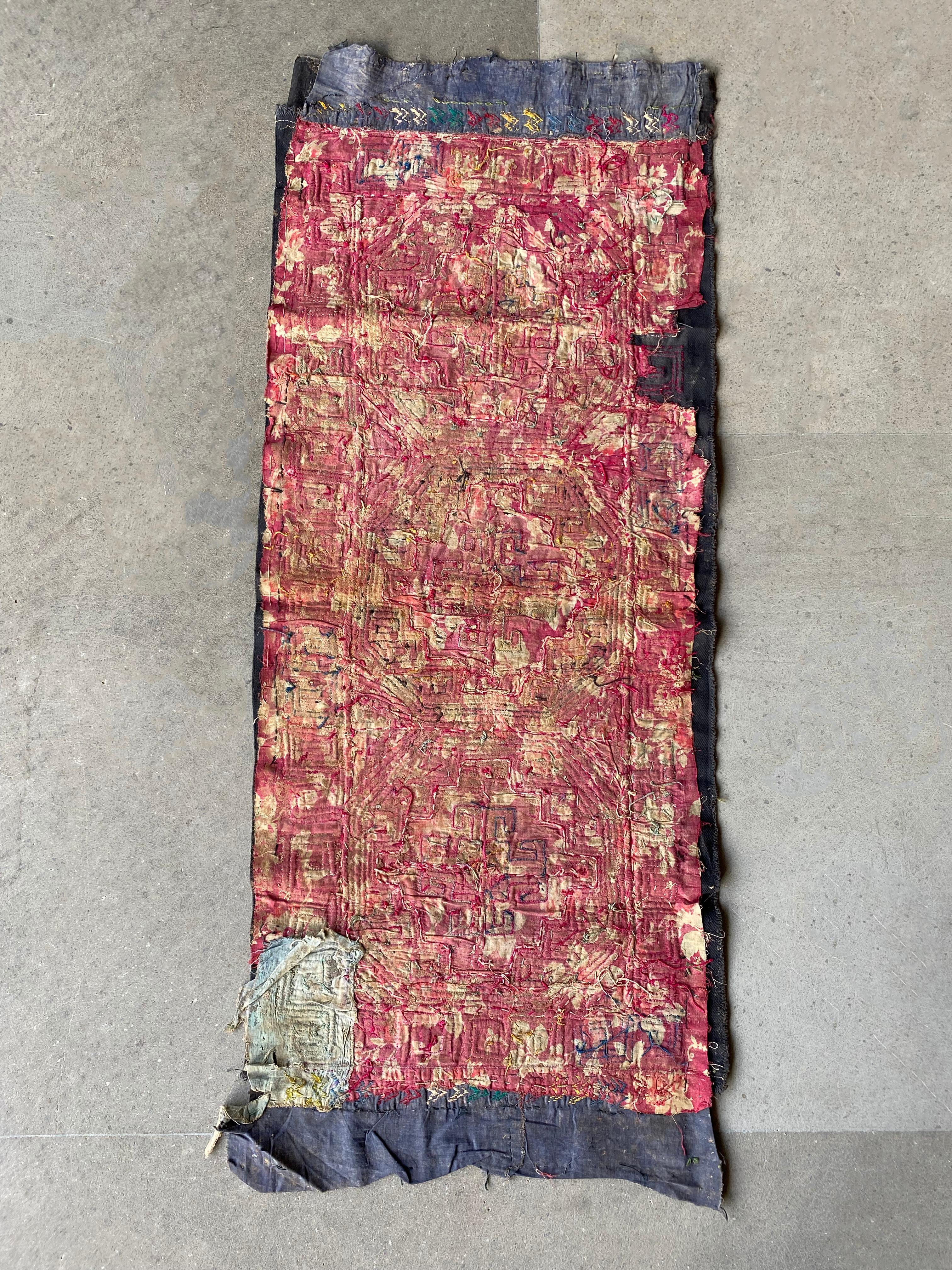 Textile brodé Asie centrale, Suzani, milieu du XXe siècle  en vente 1