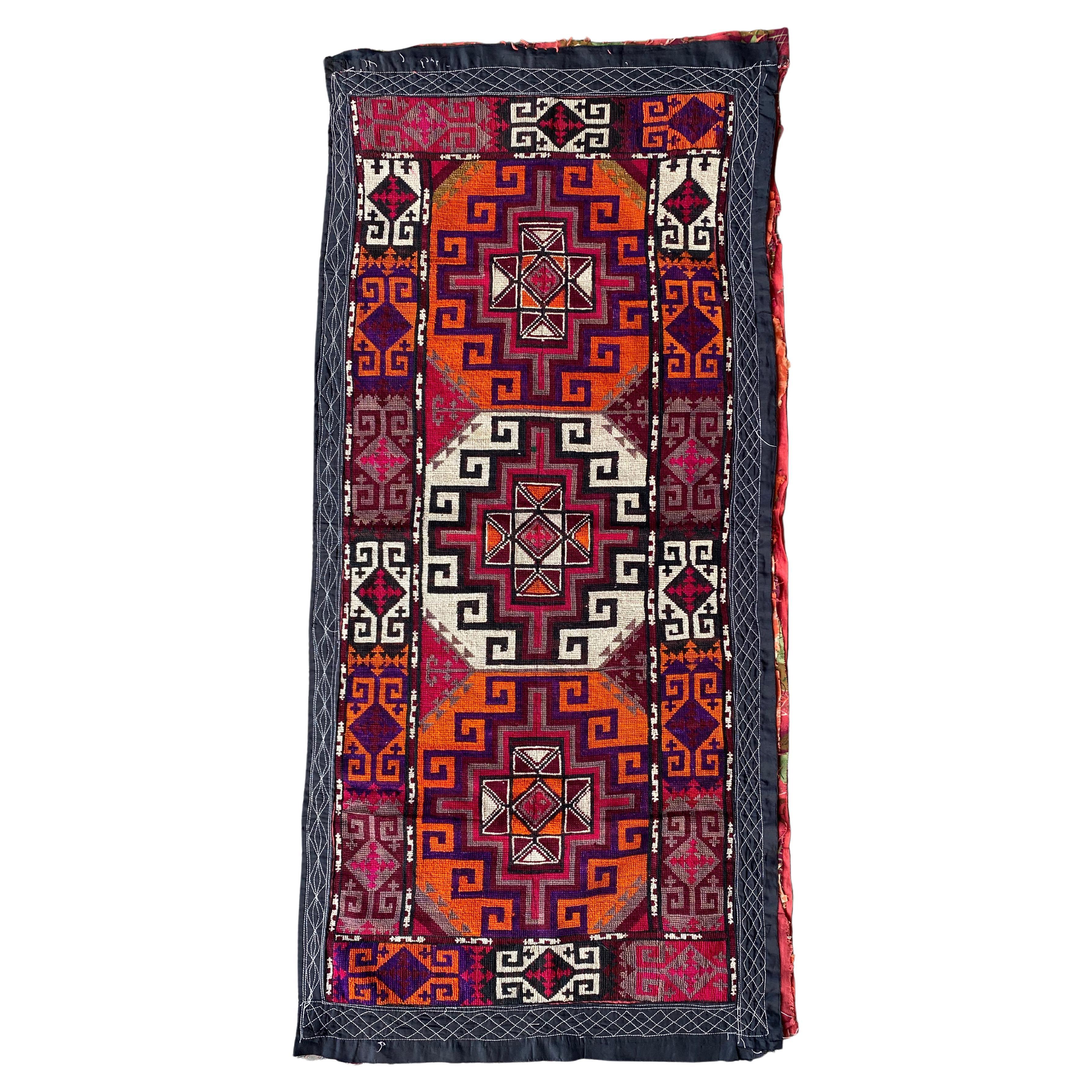 Asiatisches besticktes Textil, Suzani, Mitte des 20. Jahrhunderts 