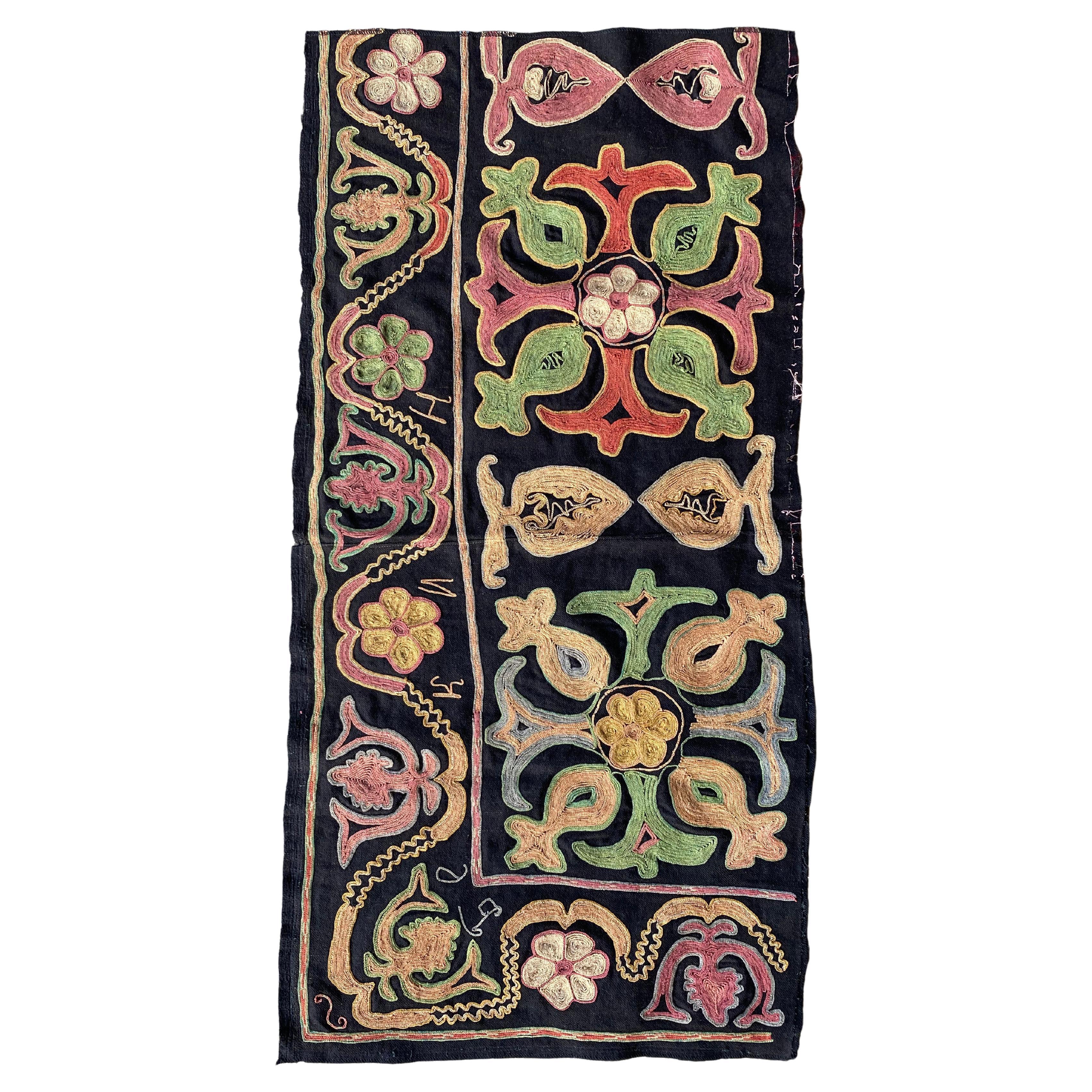 Textile brodé d'Asie centrale, Suzani, milieu du 20e siècle 