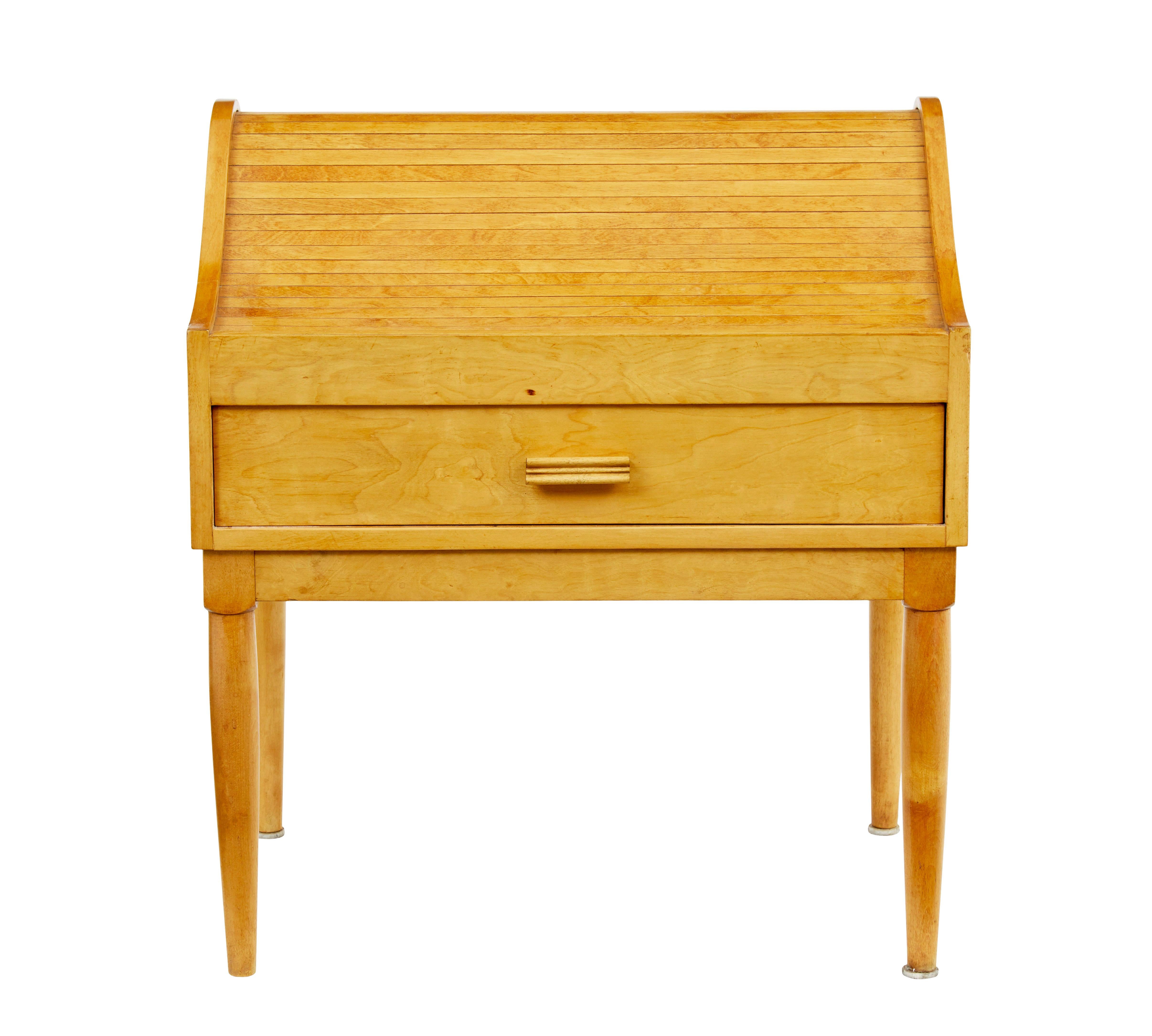 Svedese Scatola da cucito a tamburo in betulla svedese della metà del 20° secolo su supporto in vendita