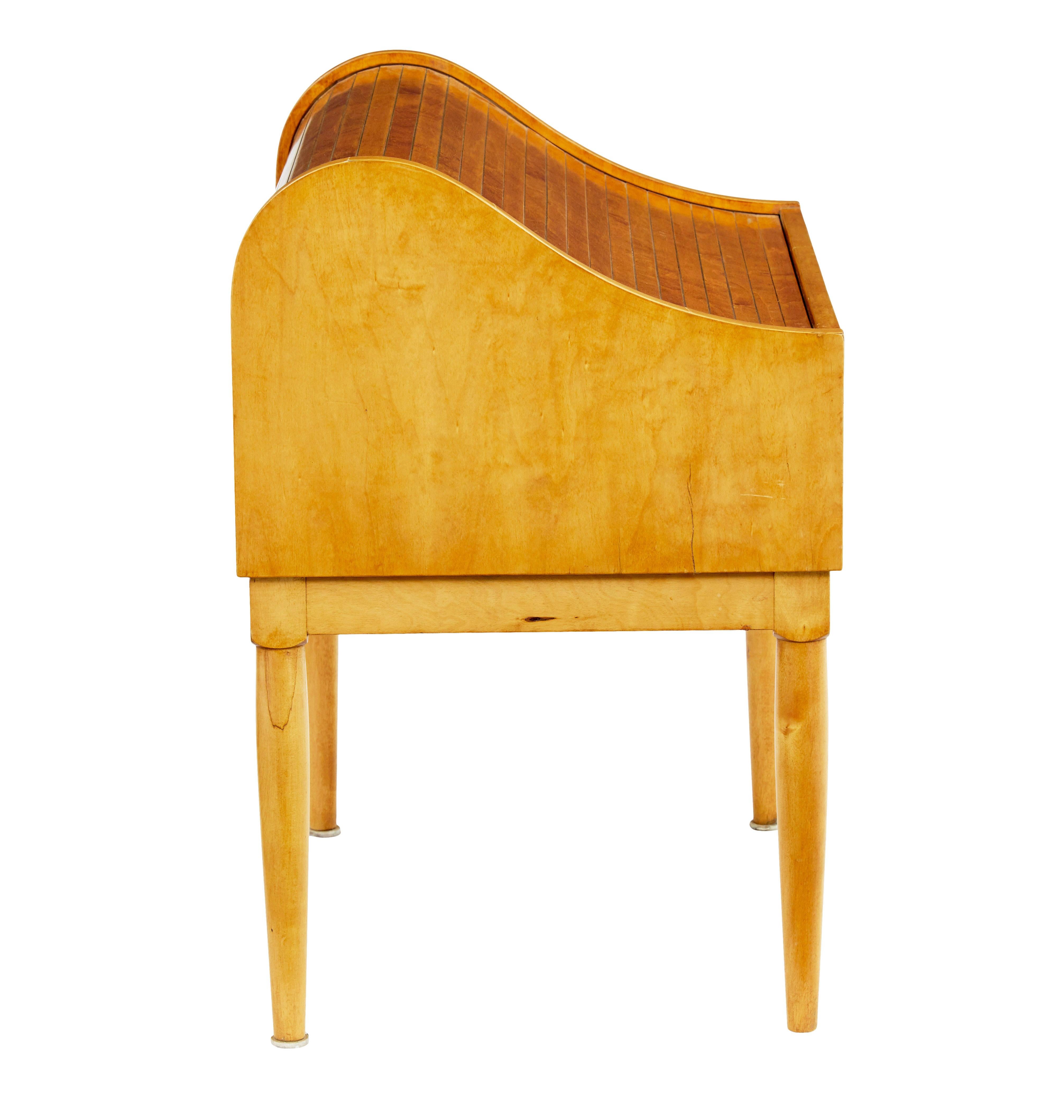 Scatola da cucito a tamburo in betulla svedese della metà del 20° secolo su supporto In condizioni buone in vendita a Debenham, Suffolk