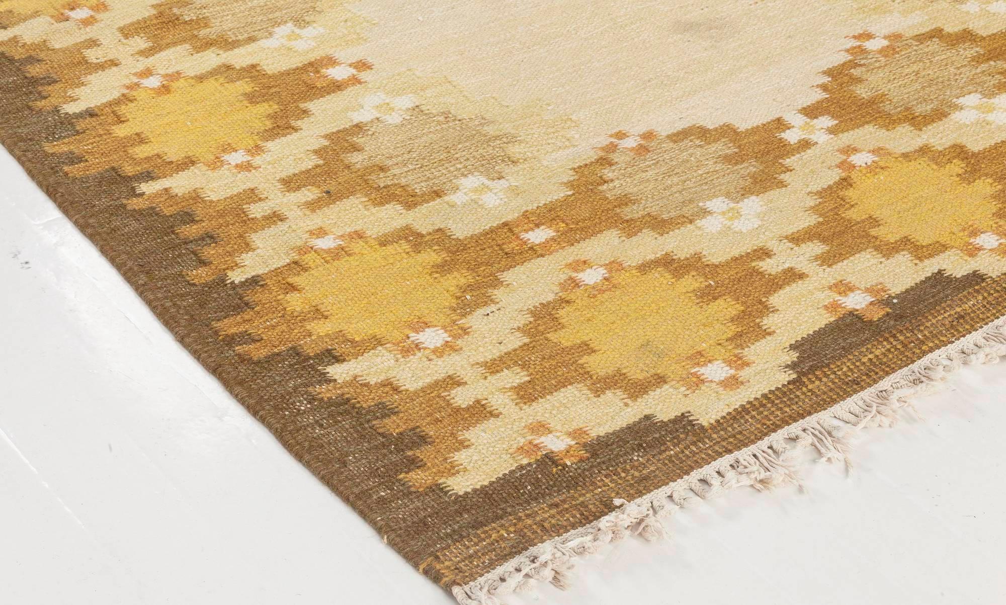 Mid-20th Century Swedish Flat-Weave Rug In Good Condition For Sale In New York, NY