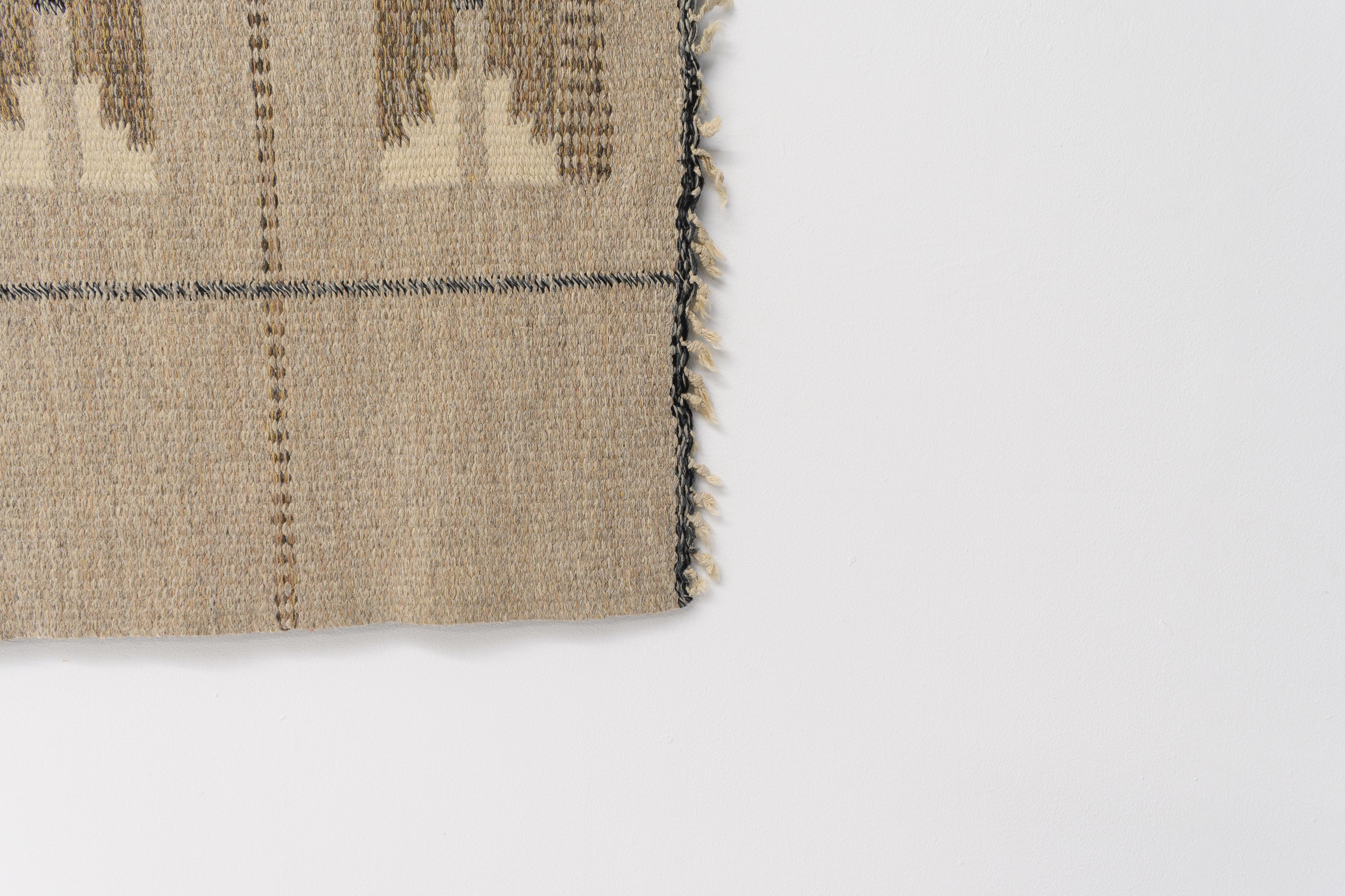 Mid 20th Century Swedish Kilim In Good Condition For Sale In London, England