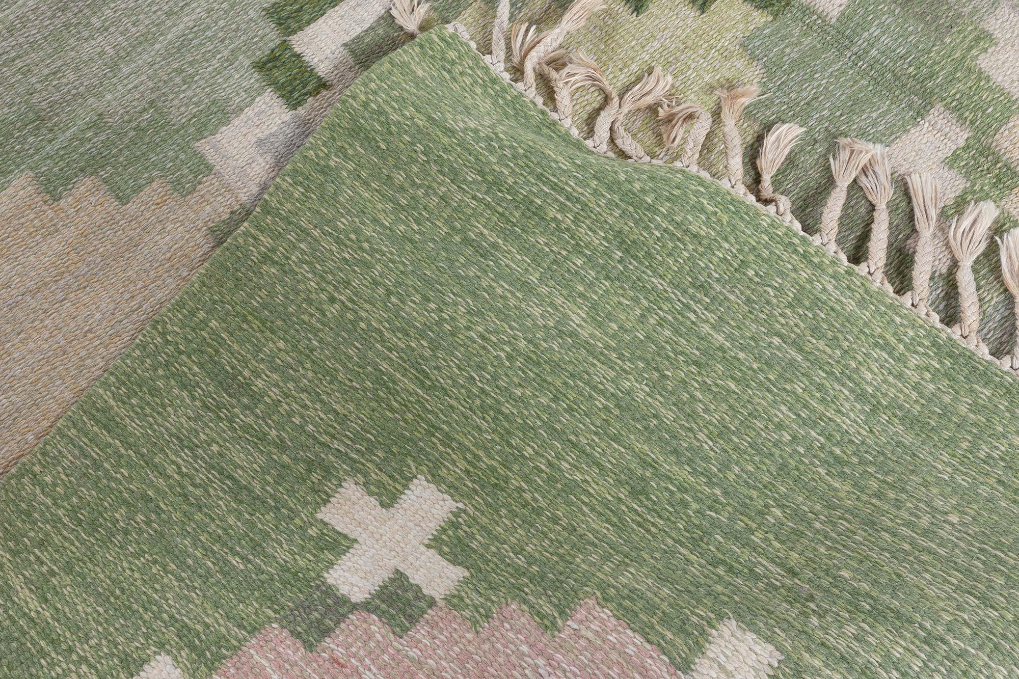 Schwedischer Flachgewebe-Teppich mit erbsengrünem Hintergrund aus der Mitte des 20. Jahrhunderts von Ingegerd Silow im Angebot 2