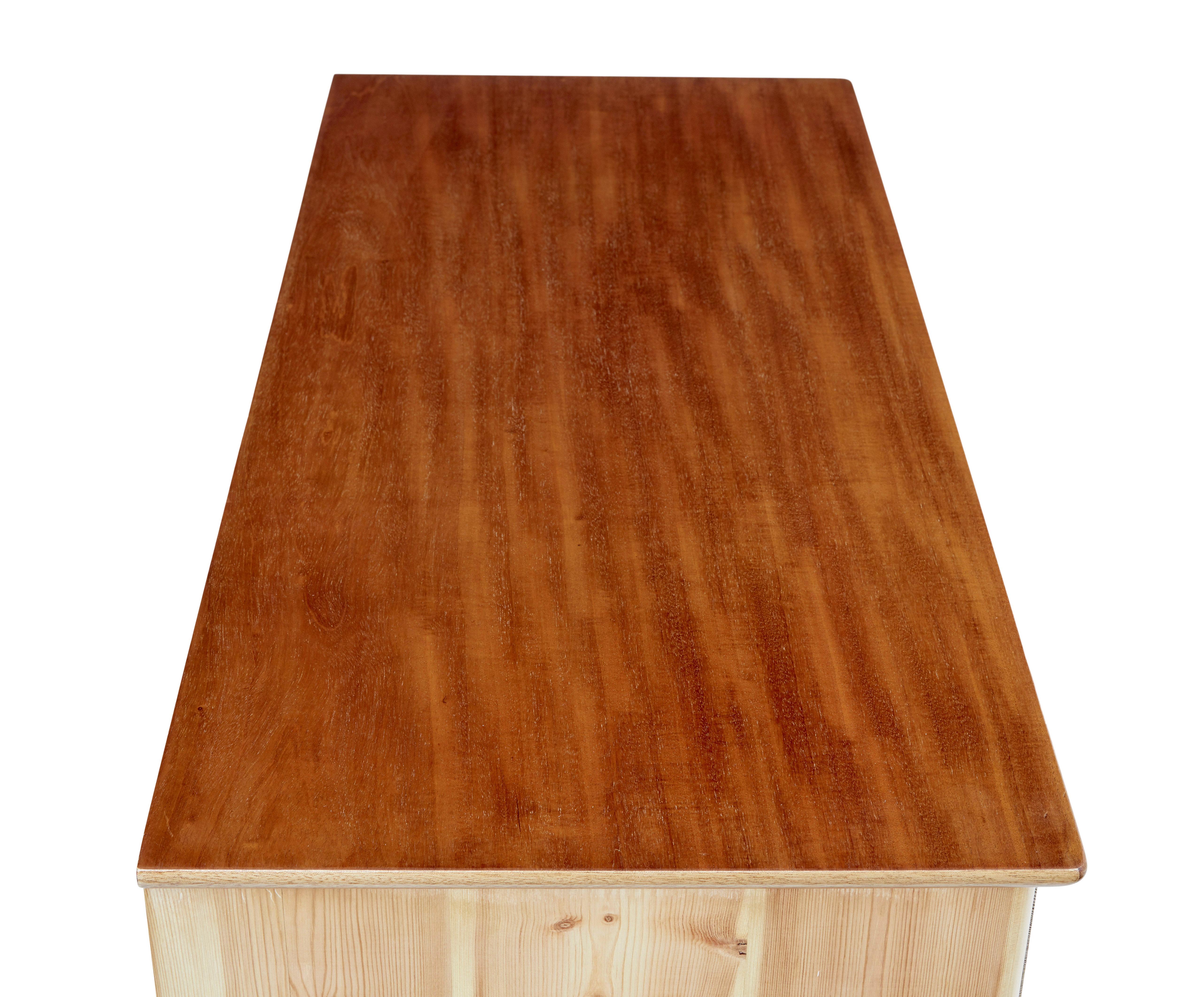 Teak Cassettiera in pino svedese della metà del XX secolo in vendita