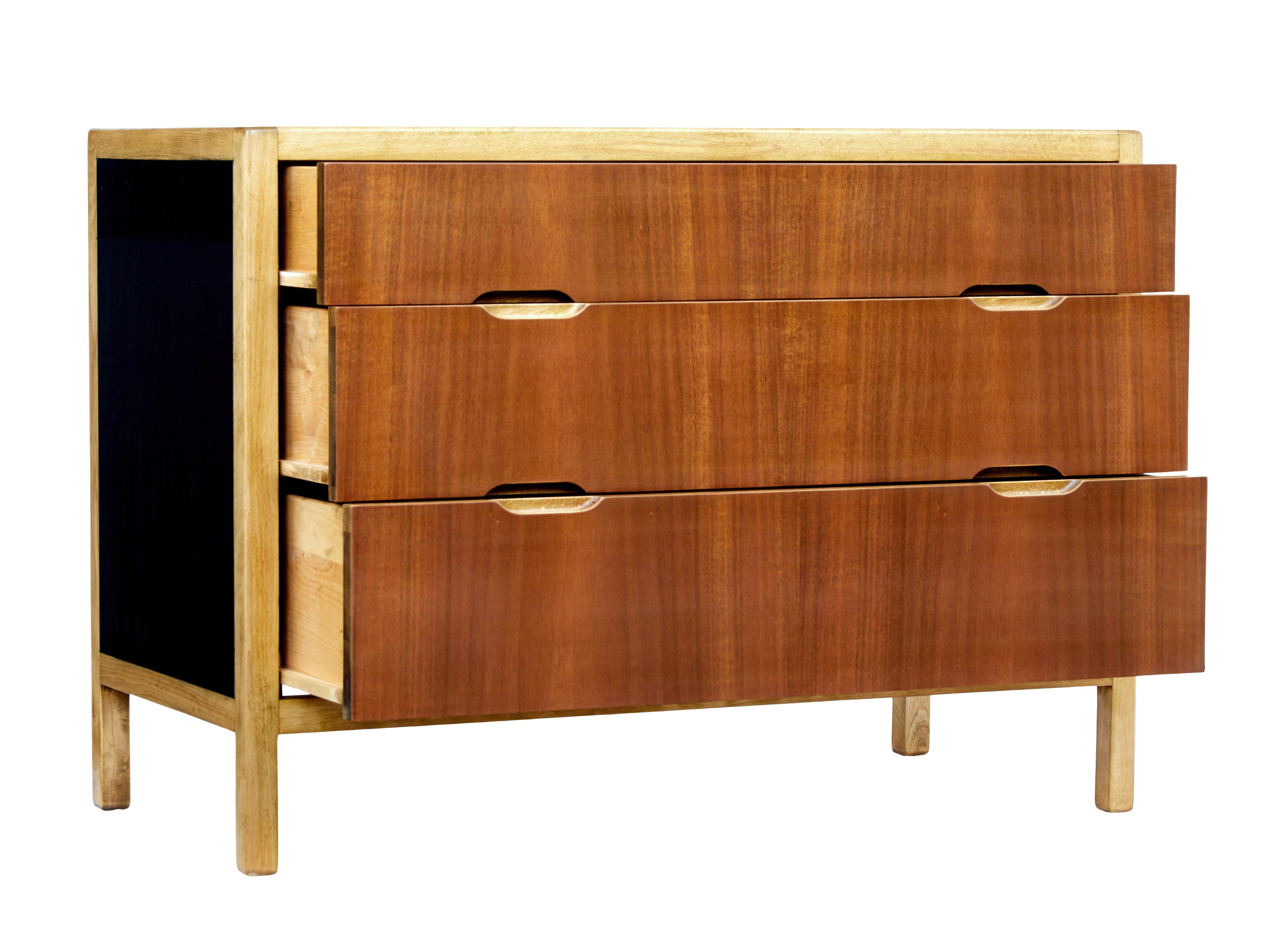 Good quality Swedish chest of drawers by Forenades Mobler of Linkoping, circa 1960.

Outer birch frame with ebonised side and top panels, complete with contrasting teak drawer fronts with inset handles.

Stamped on the reverse Forenades Mobler