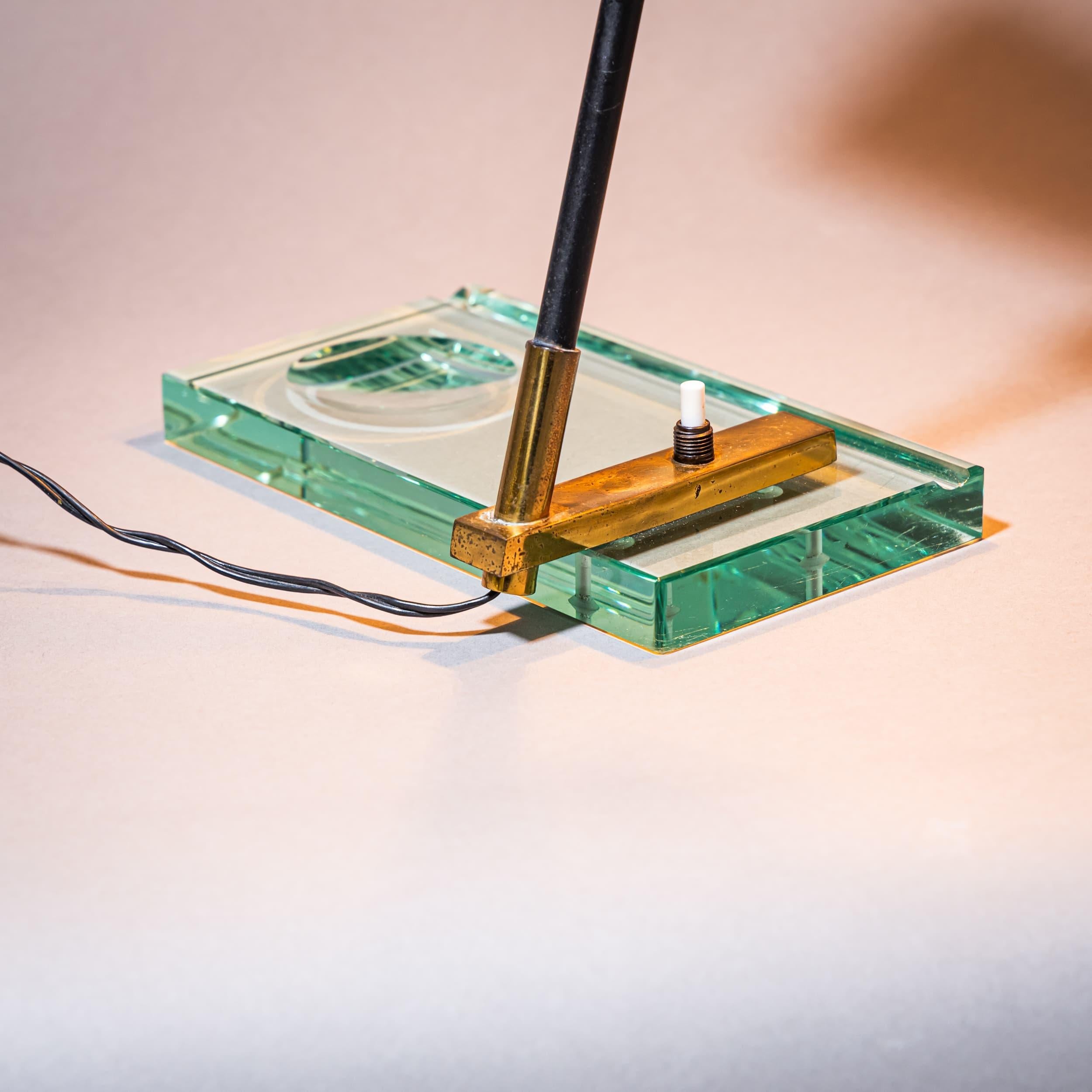 Lámpara de sobremesa de mediados del siglo XX, Fontana Arte, Italia en venta 5